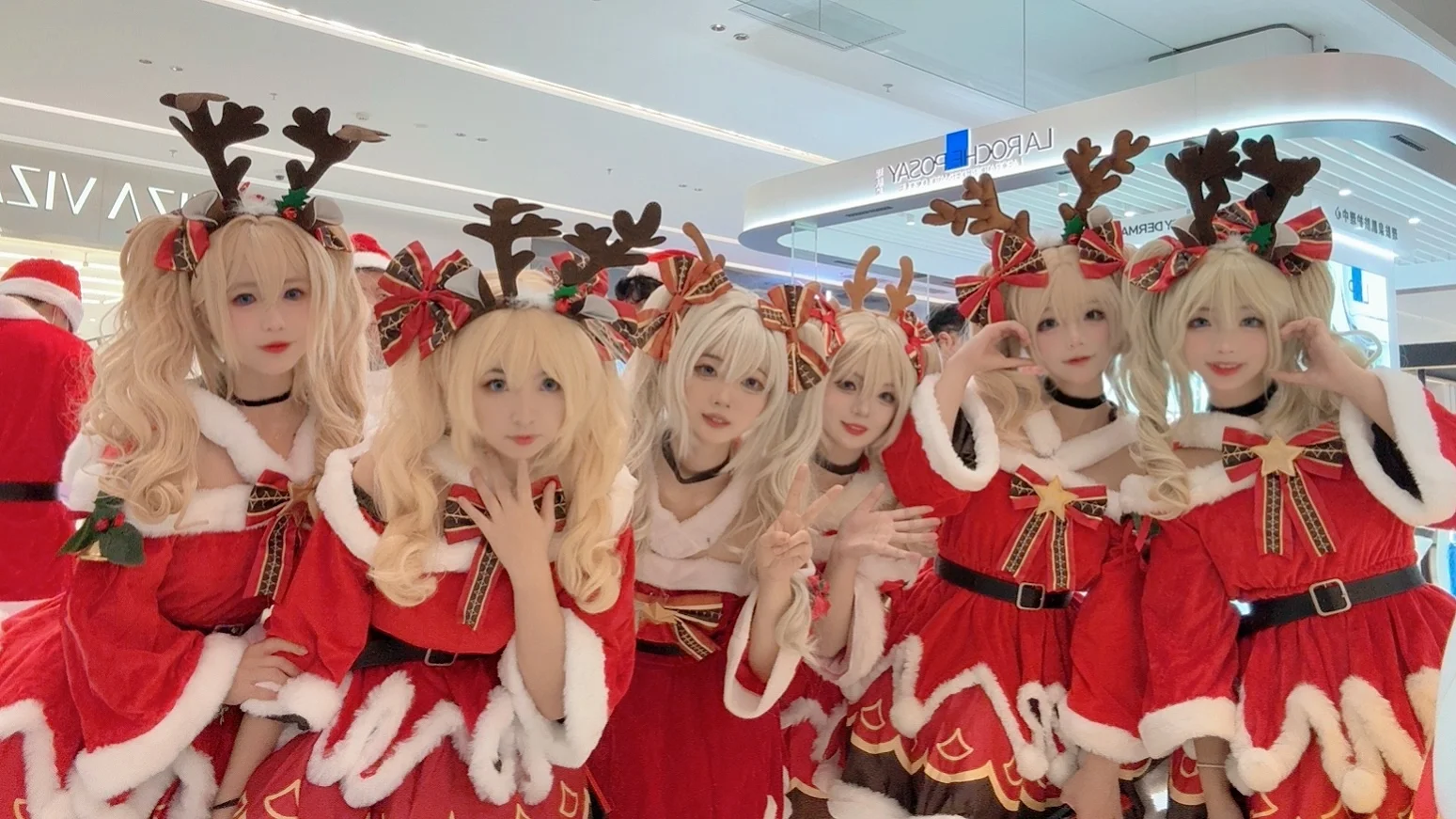 原神, 芭芭拉cos, 圣诞cosplay, 驯鹿装扮, 圣诞树拍照 - 第1张