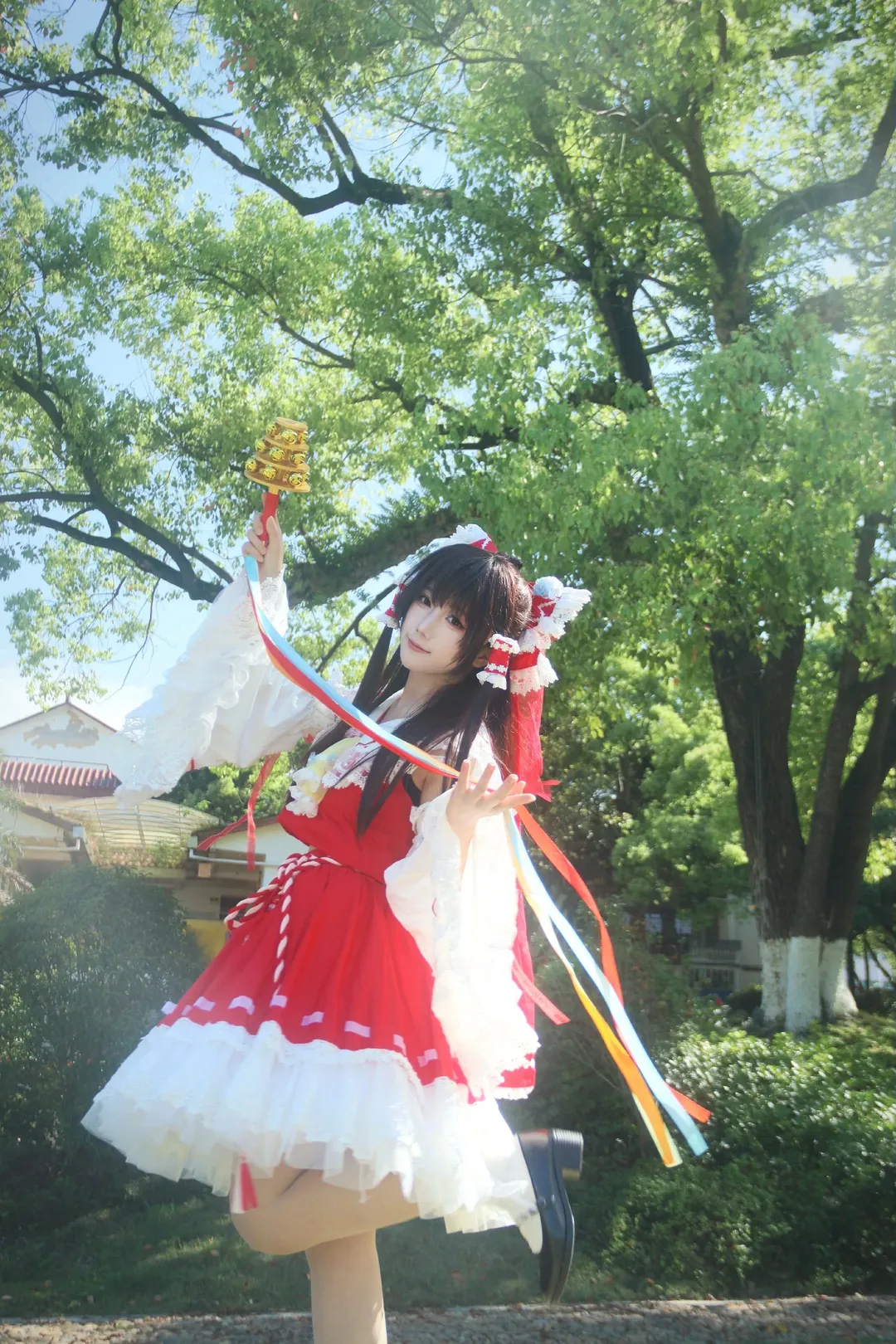 博麗霊夢コスプレ, 東方Project, コスプレ写真, アウトドア撮影, 紅白巫女 - 1枚目