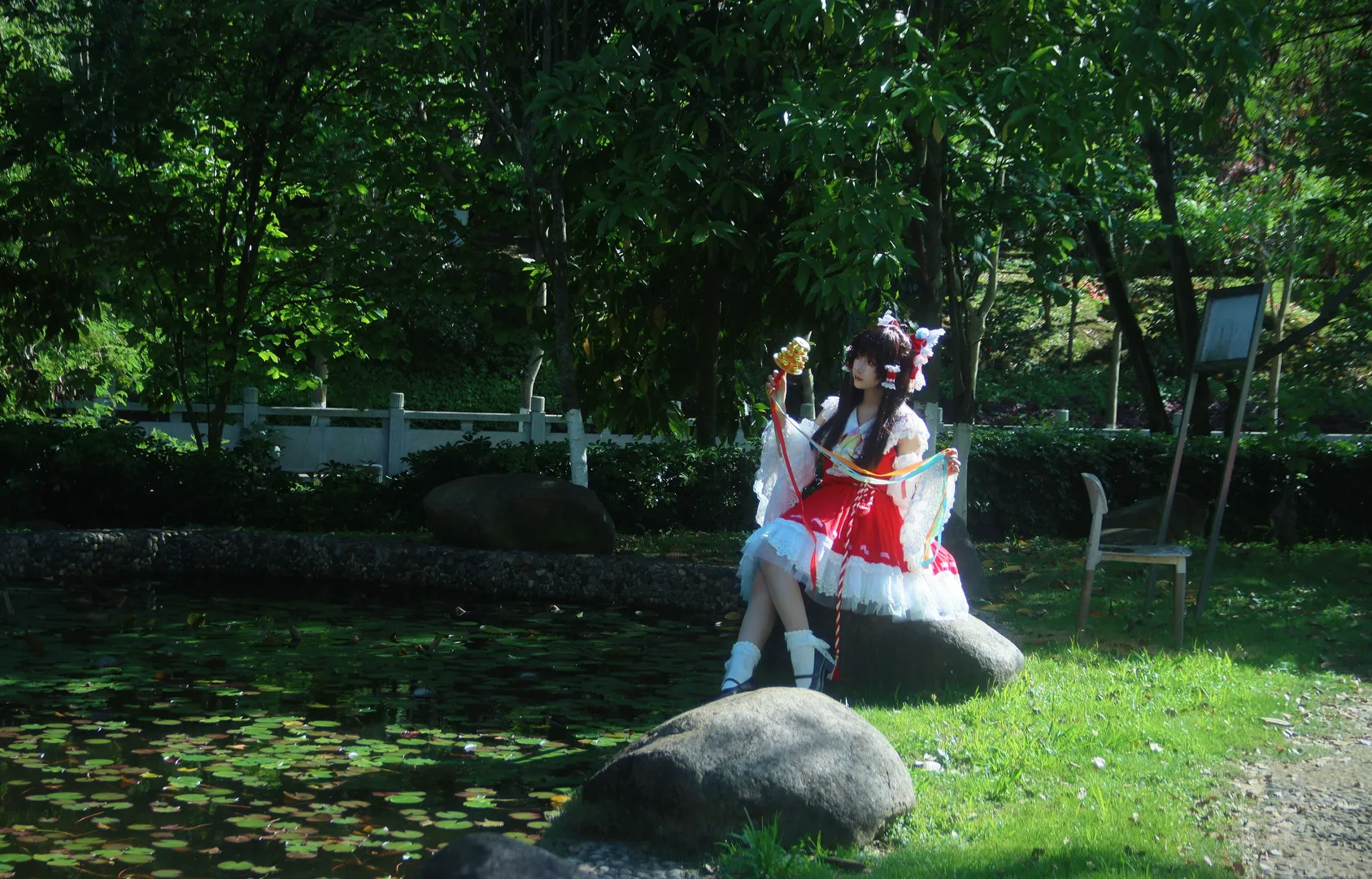 博麗霊夢コスプレ, 東方Project, コスプレ写真, アウトドア撮影, 紅白巫女 - 2枚目