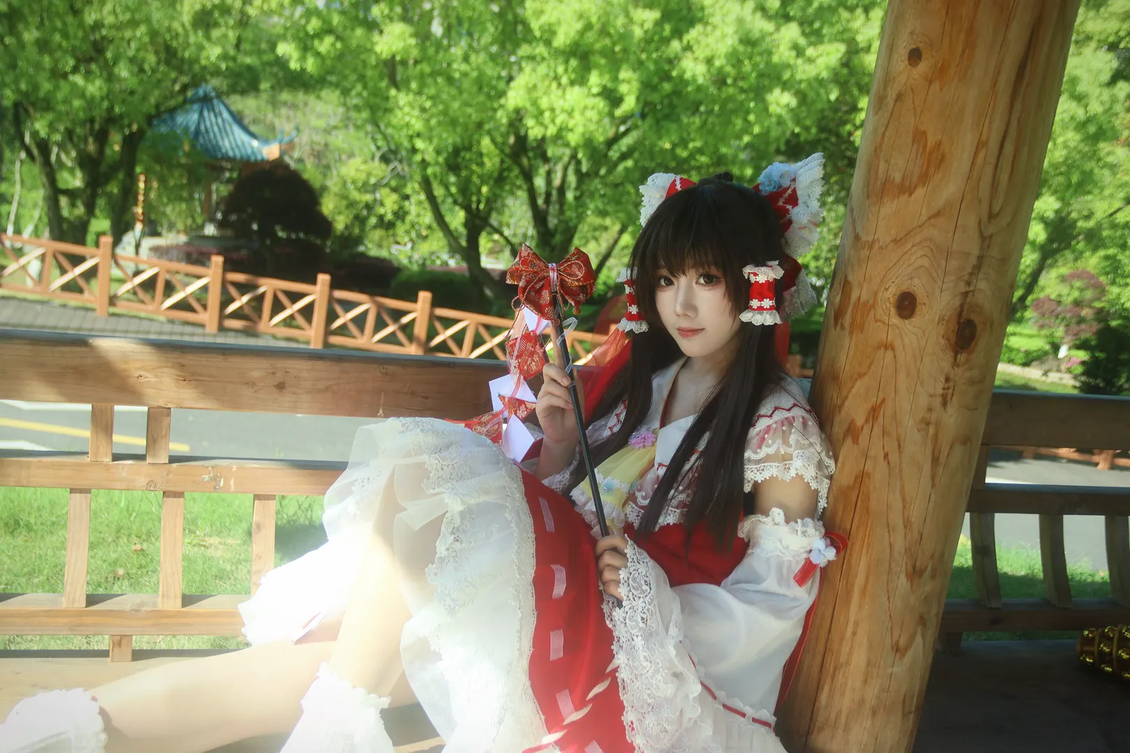 博麗靈夢cos, 東方project, cos正片, 戶外攝影, 紅白巫女