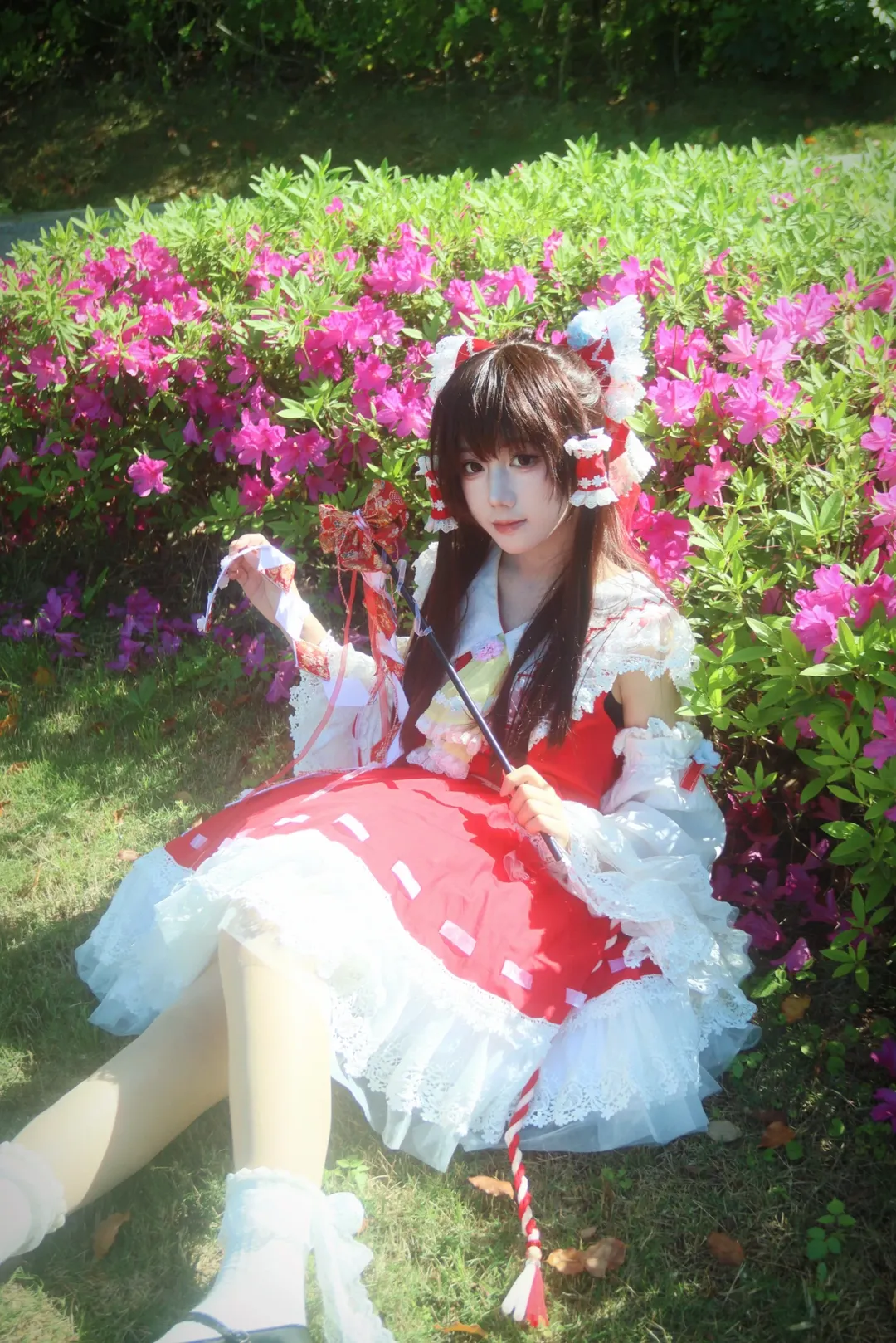 博麗霊夢コスプレ, 東方Project, コスプレ写真, アウトドア撮影, 紅白巫女 - 7枚目