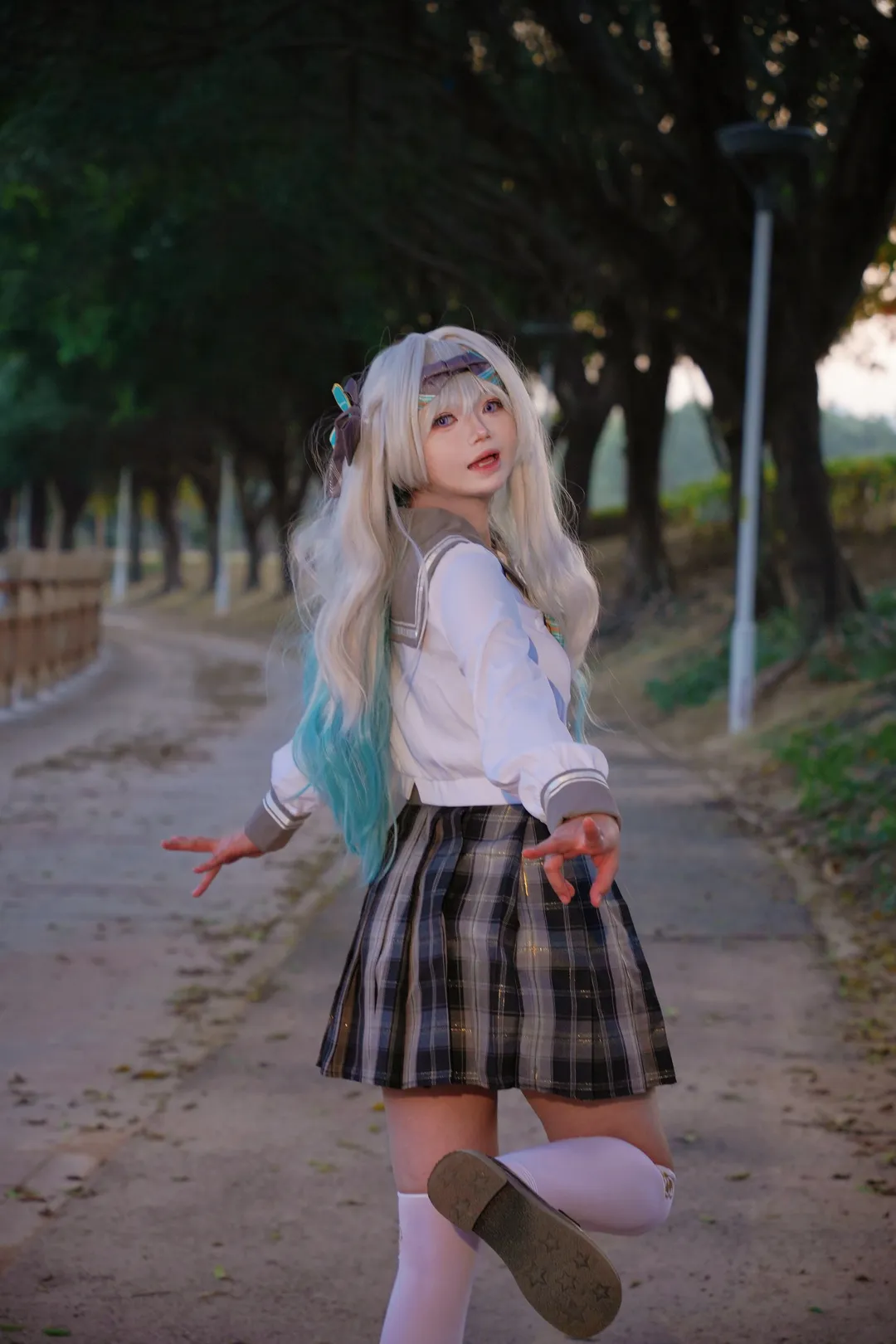 崩坏星穹铁道, 流萤cos, JK制服, cosplay摄影, 户外人像 - 第3张