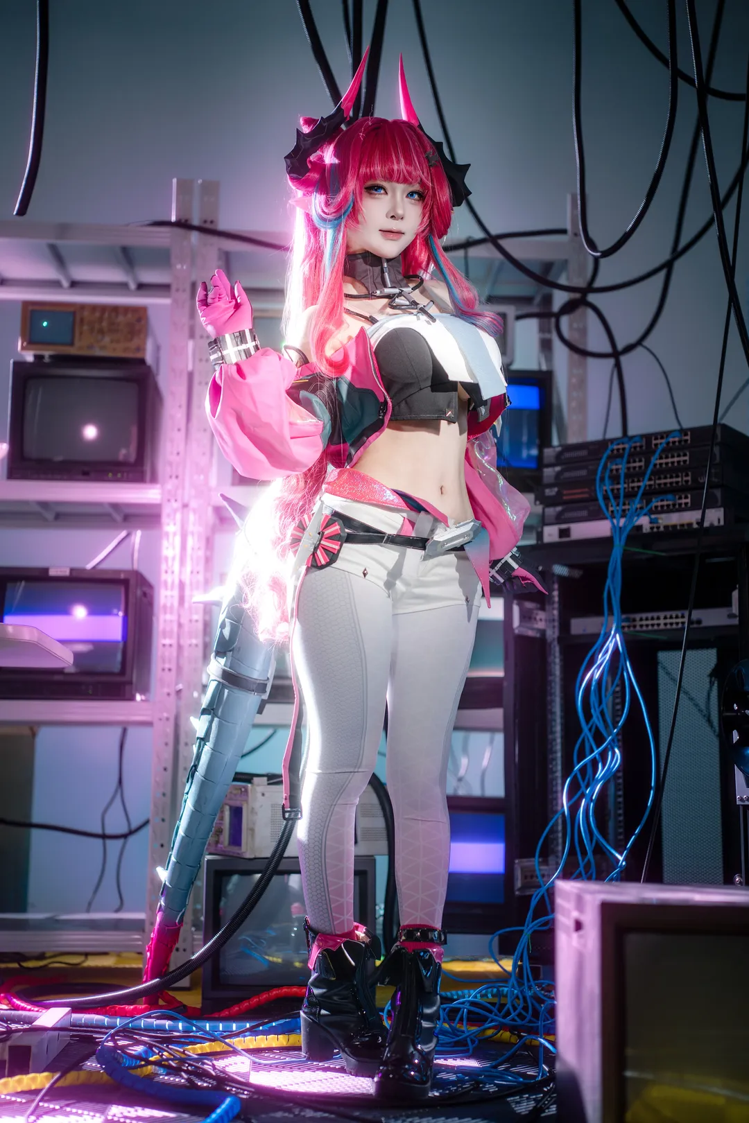 Cyberpunk, Arknights: Endfield, Yvonne cosplay, Techwear outfit, Server room photoshoot