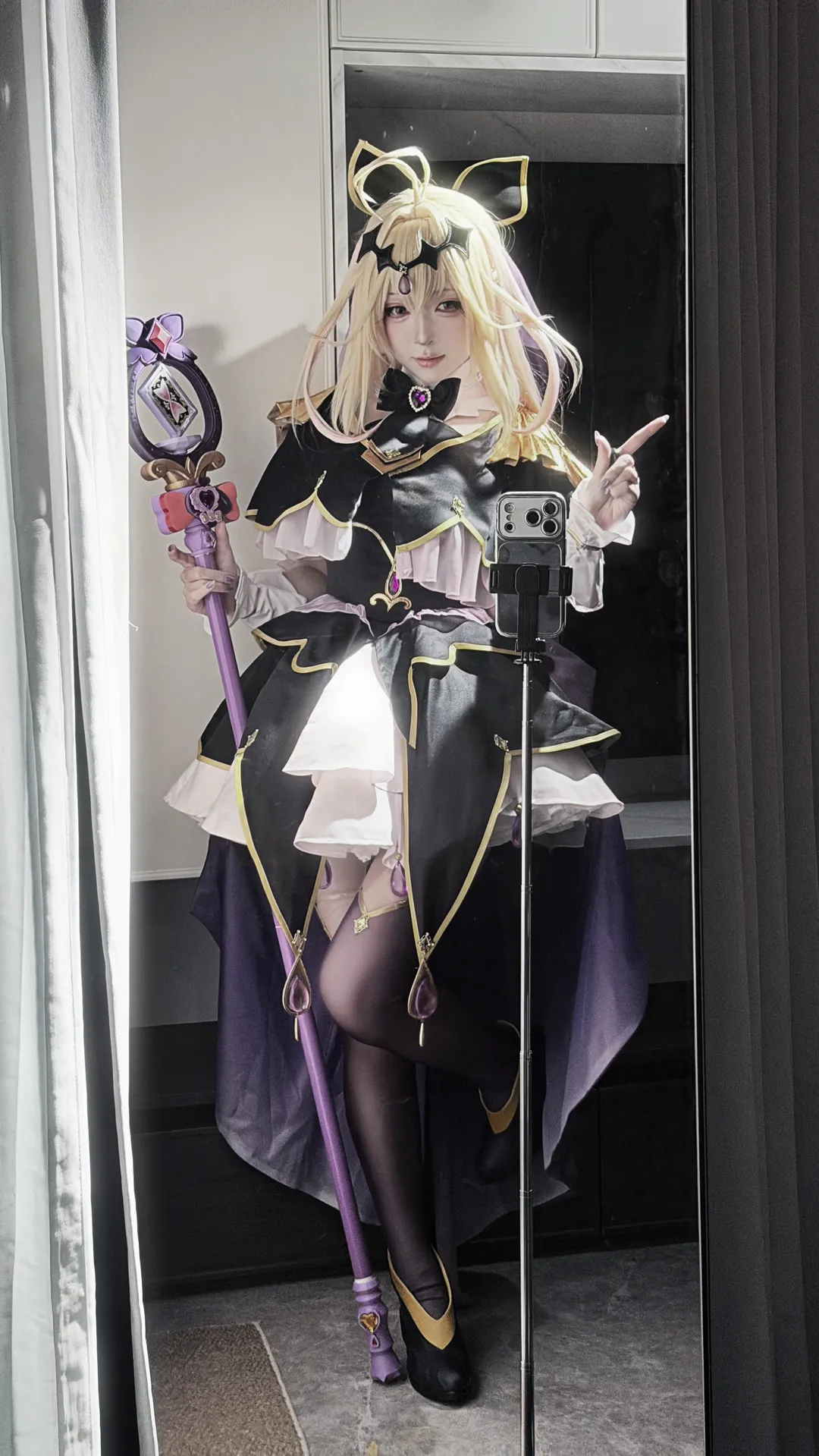 Cosplay穿搭, 二次元日常, 魔法杖道具, 黑金魔法风, cosplay对镜自拍 - 第2张