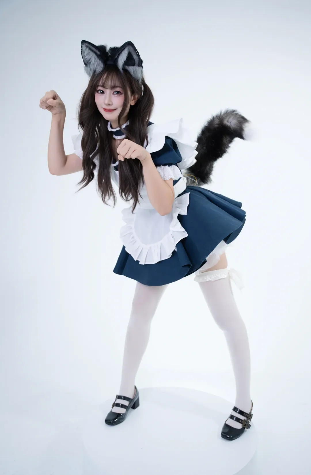 ポーズ参考, コスプレ日常, 白ニーソコーデ, 猫耳メイド服, スタジオ撮影 - 2枚目