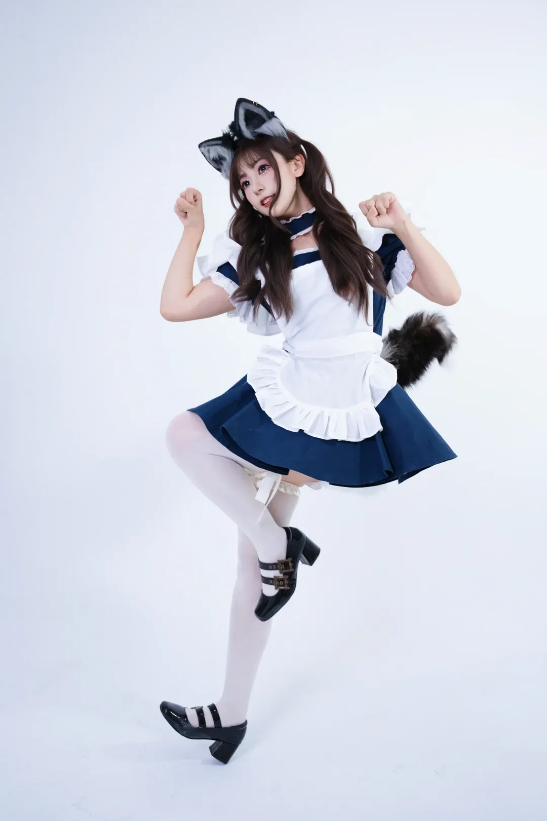 ポーズ参考, コスプレ日常, 白ニーソコーデ, 猫耳メイド服, スタジオ撮影 - 5枚目