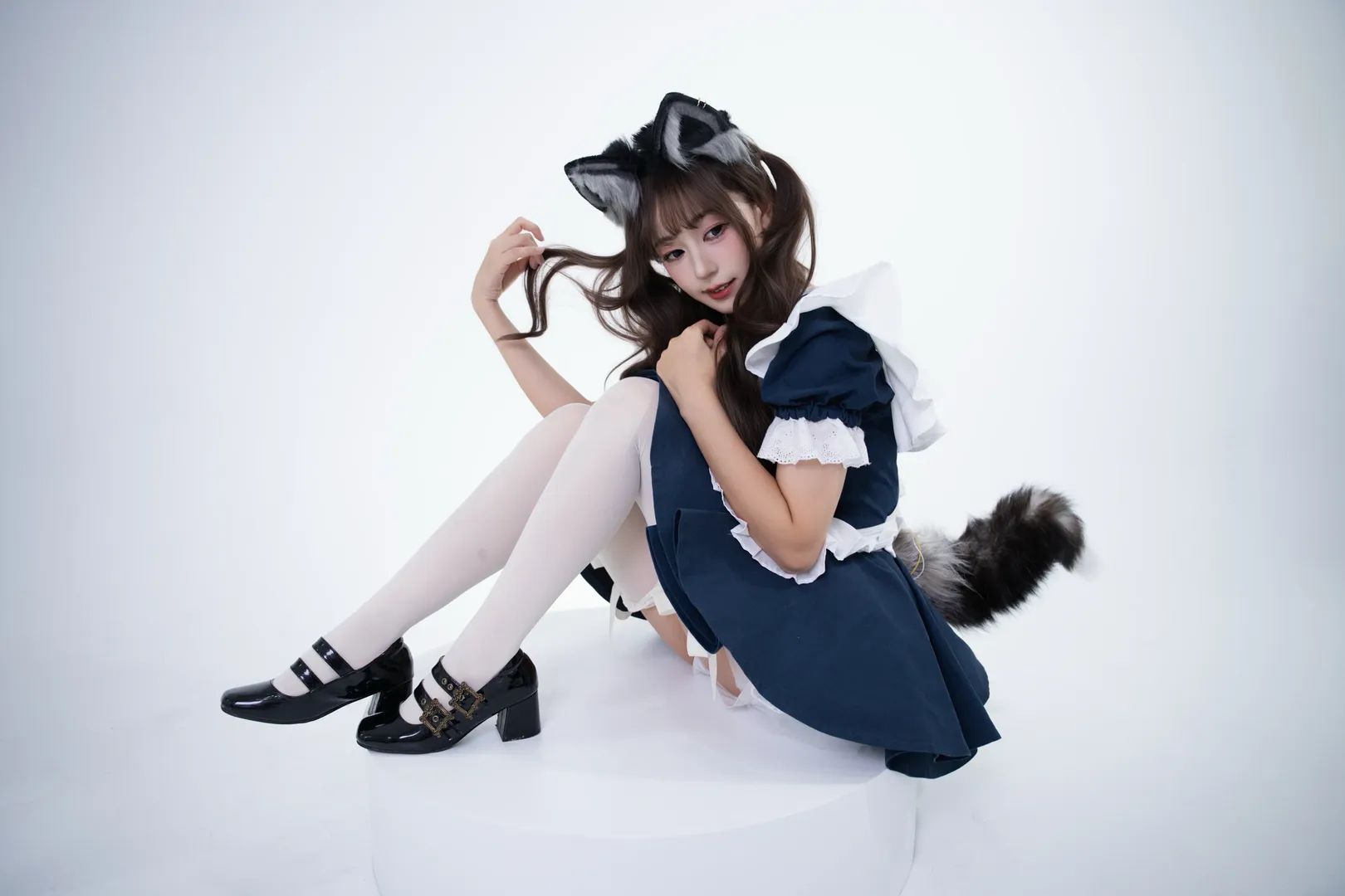 ポーズ参考, コスプレ日常, 白ニーソコーデ, 猫耳メイド服, スタジオ撮影 - 7枚目