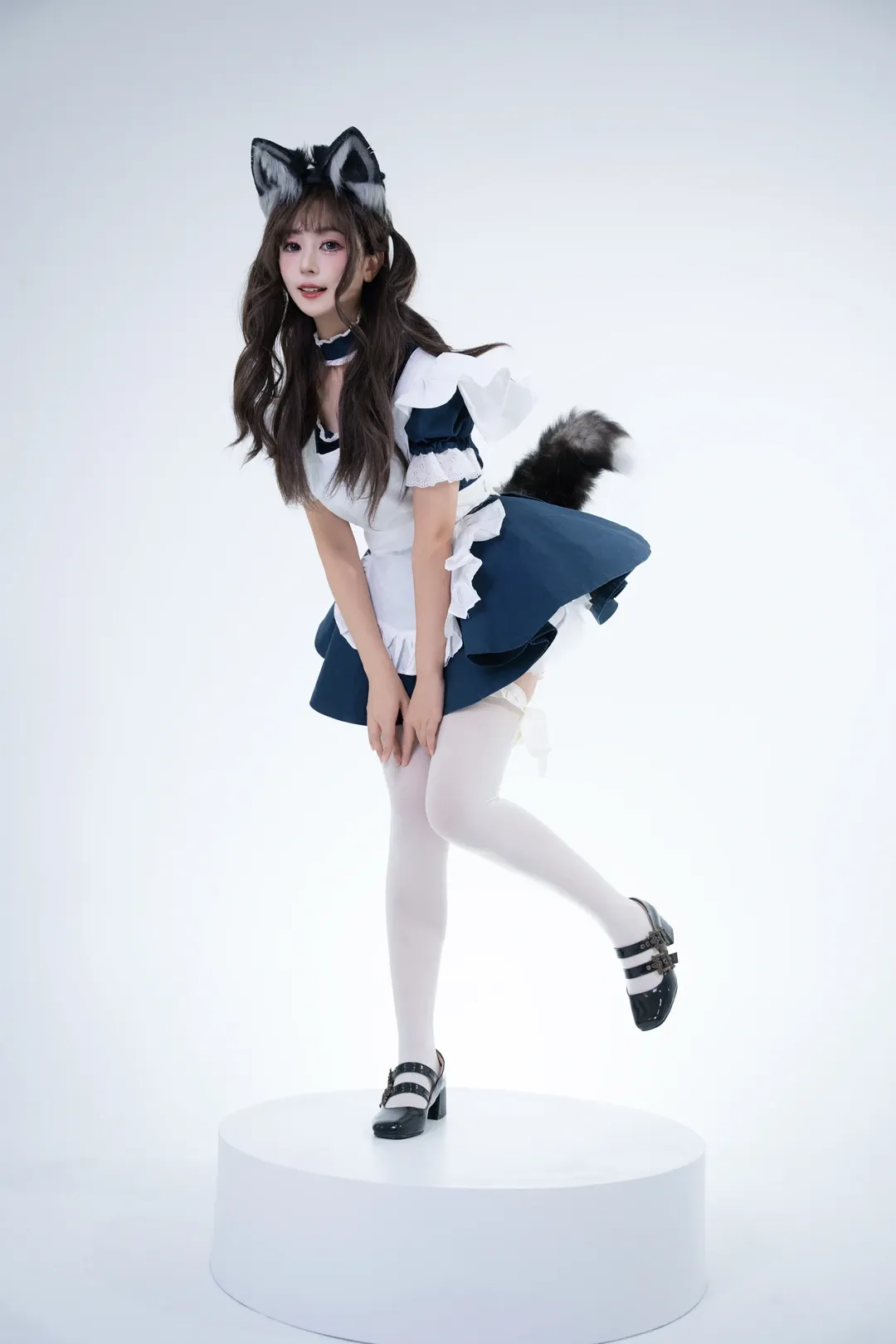 ポーズ参考, コスプレ日常, 白ニーソコーデ, 猫耳メイド服, スタジオ撮影 - 9枚目