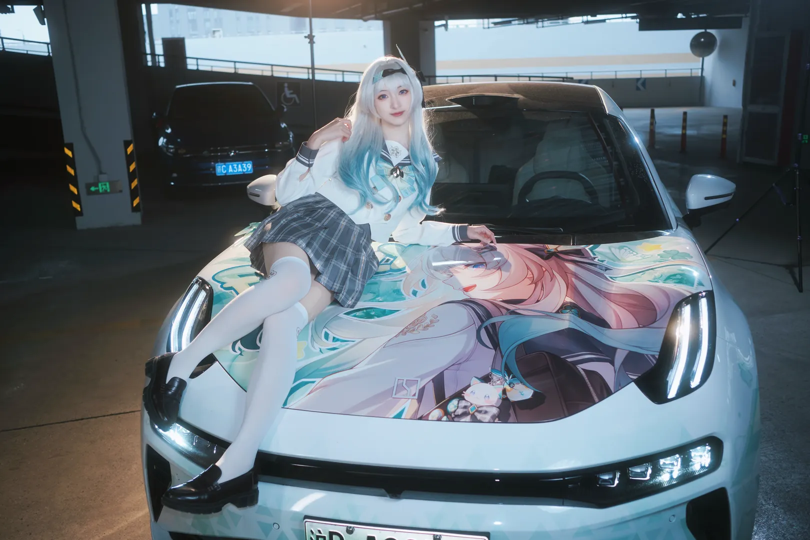 崩坏星穹铁道, 流萤cos, 痛车, cosplay分享, 车库摄影
