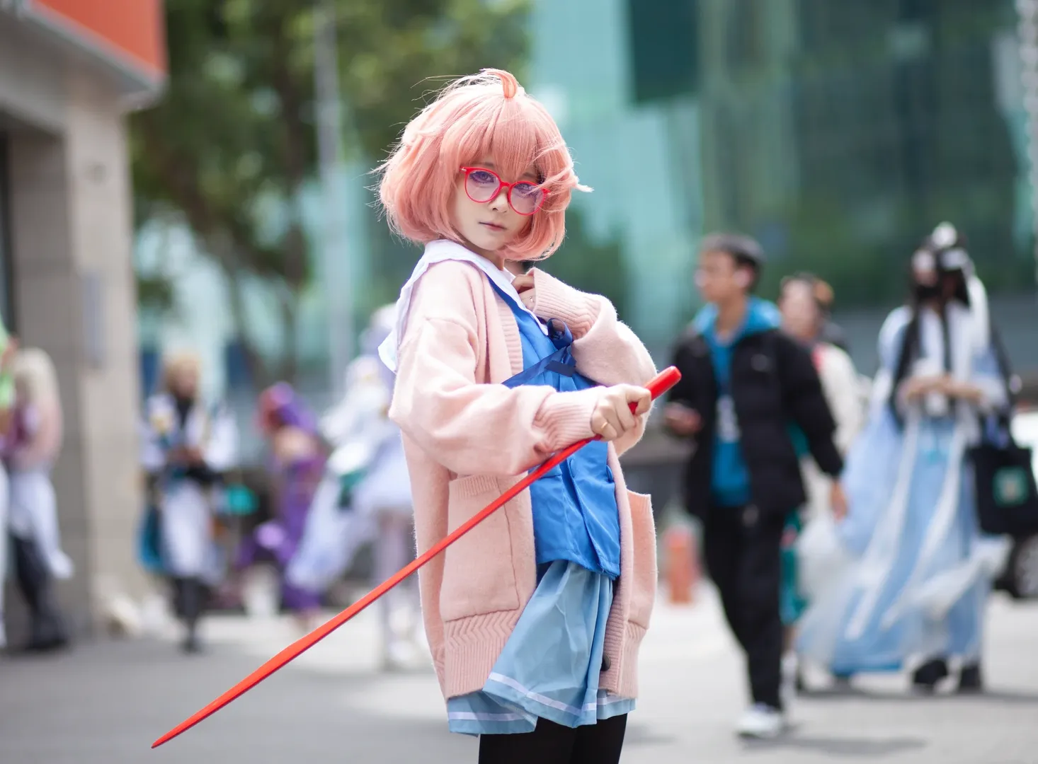 二次元摄影, 漫展场照, cosplay穿搭, 栗山未来cos, 粉发红眼镜 - 第3张