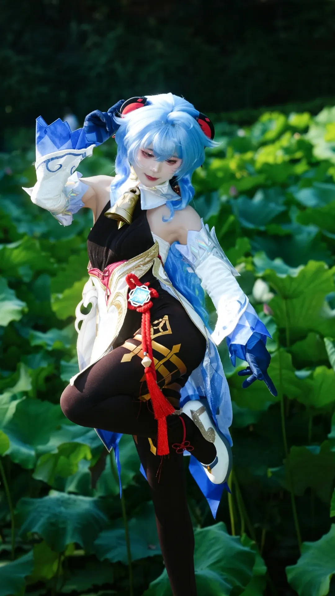 原神, 甘雨cos, cosplay摄影, 外景写真, 夏日荷塘 - 第1张