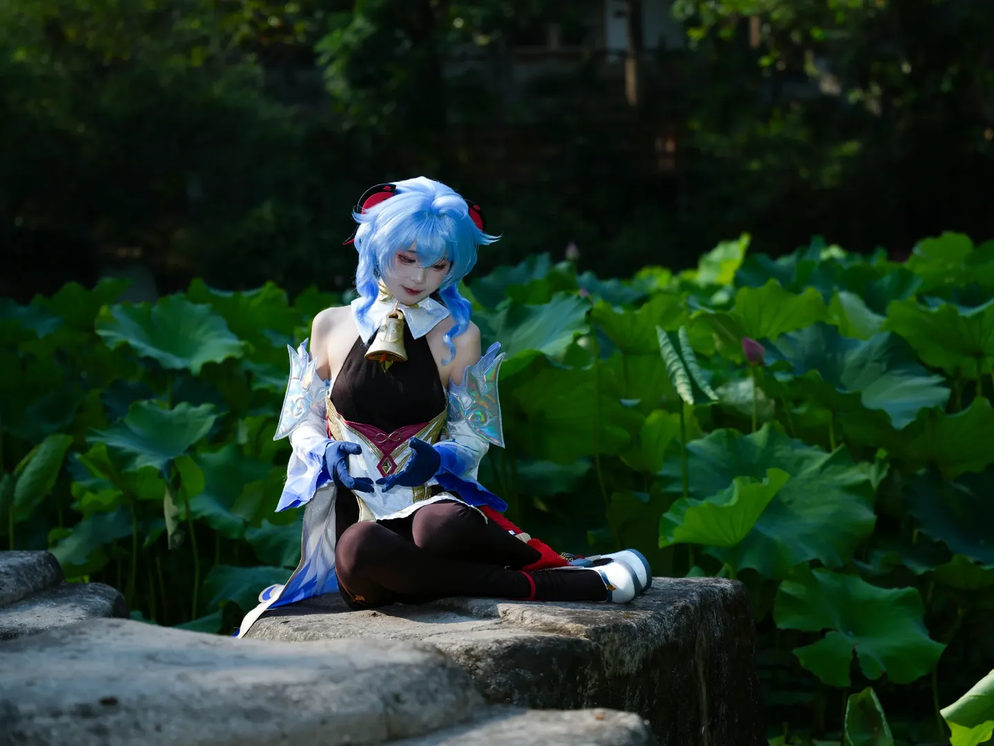 原神, 甘雨cos, cosplay摄影, 外景写真, 夏日荷塘 - 第10张