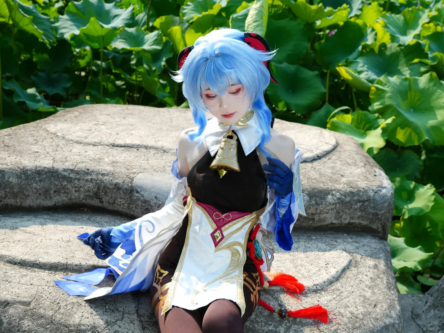 原神, 甘雨cos, cosplay摄影, 外景写真, 夏日荷塘 - 第3张