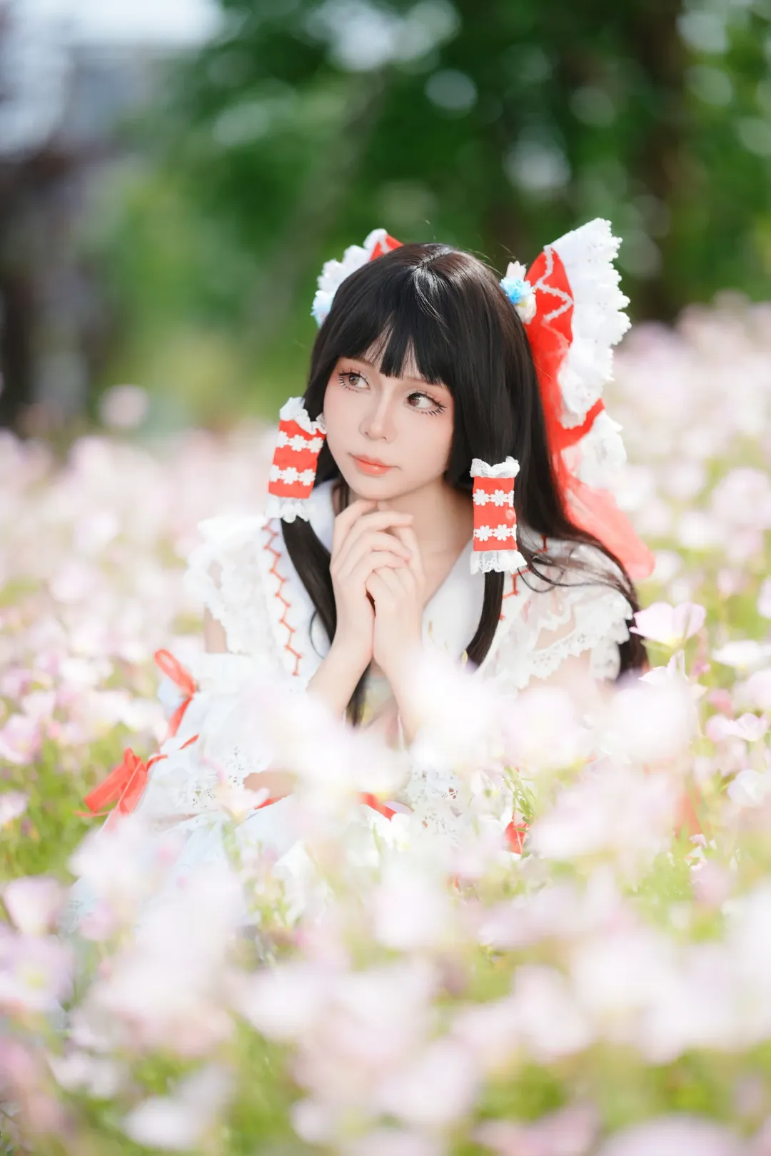 博丽灵梦cos, 东方Project, 外景摄影, cosplay正片, 月见草花海 - 第2张