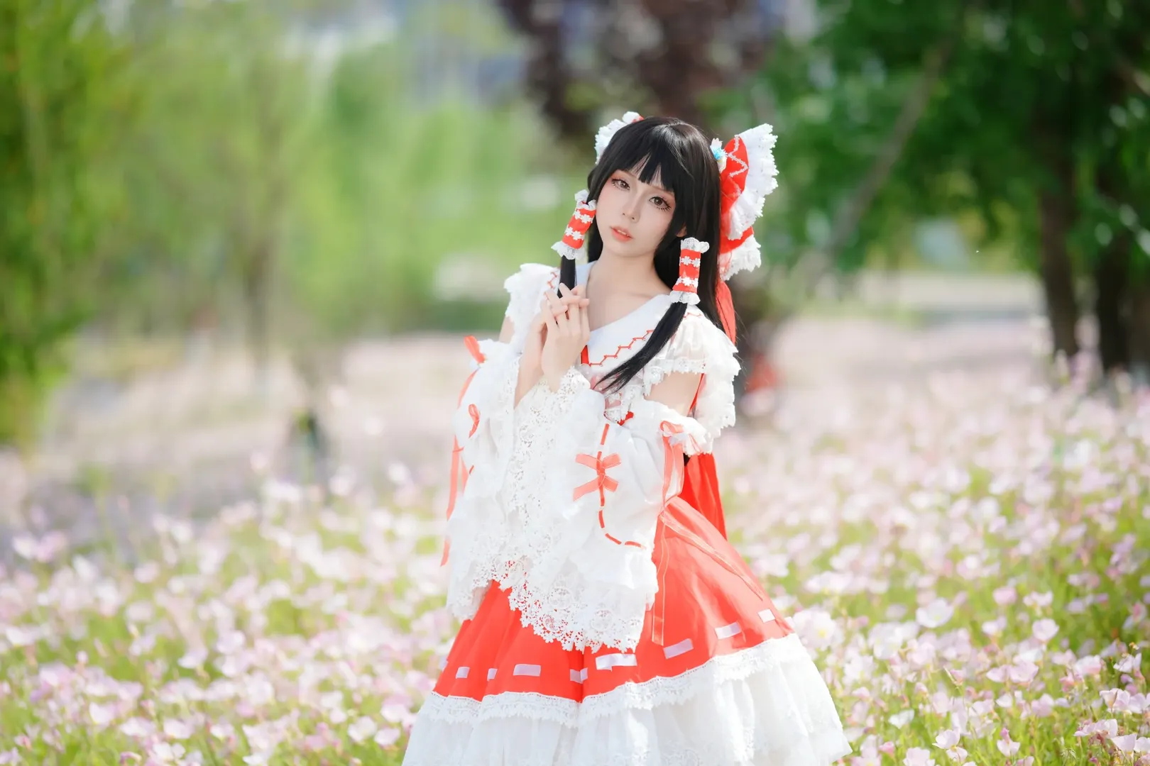 博丽灵梦cos, 东方Project, 外景摄影, cosplay正片, 月见草花海 - 第3张