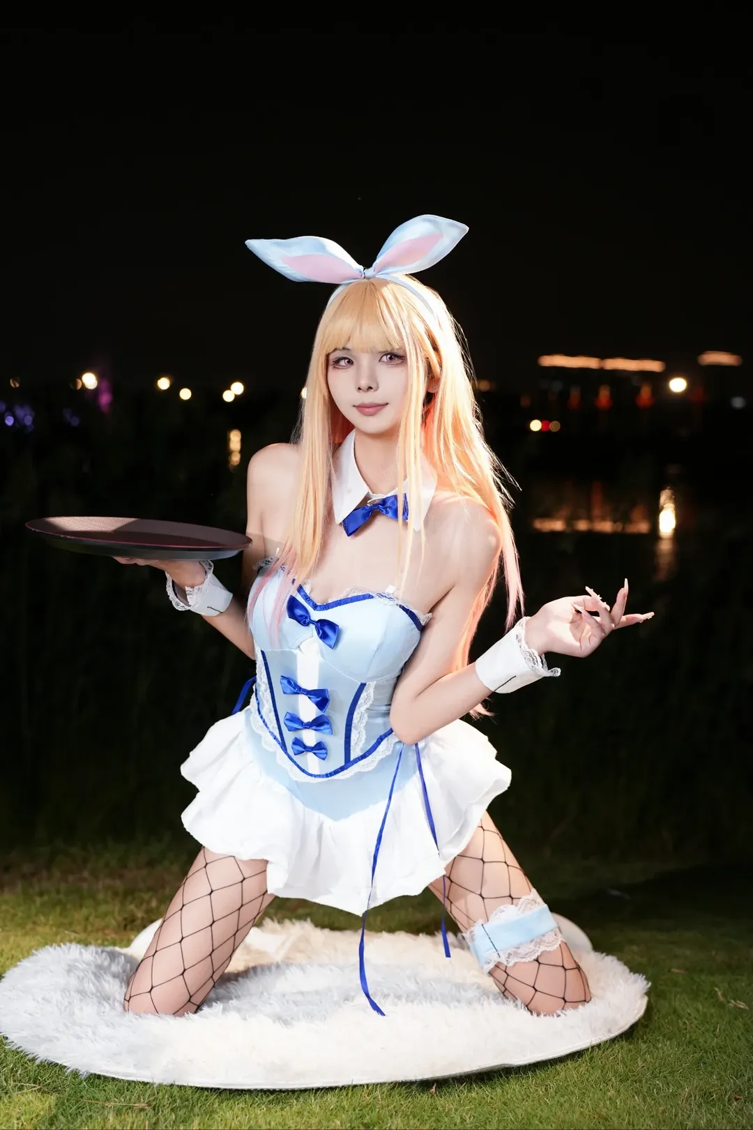 Night portrait, Chengdu World Line Anime Exhibition, Marin Kitagawa cosplay, My Dress-Up Darling, Bunny girl cosplay - Image 4