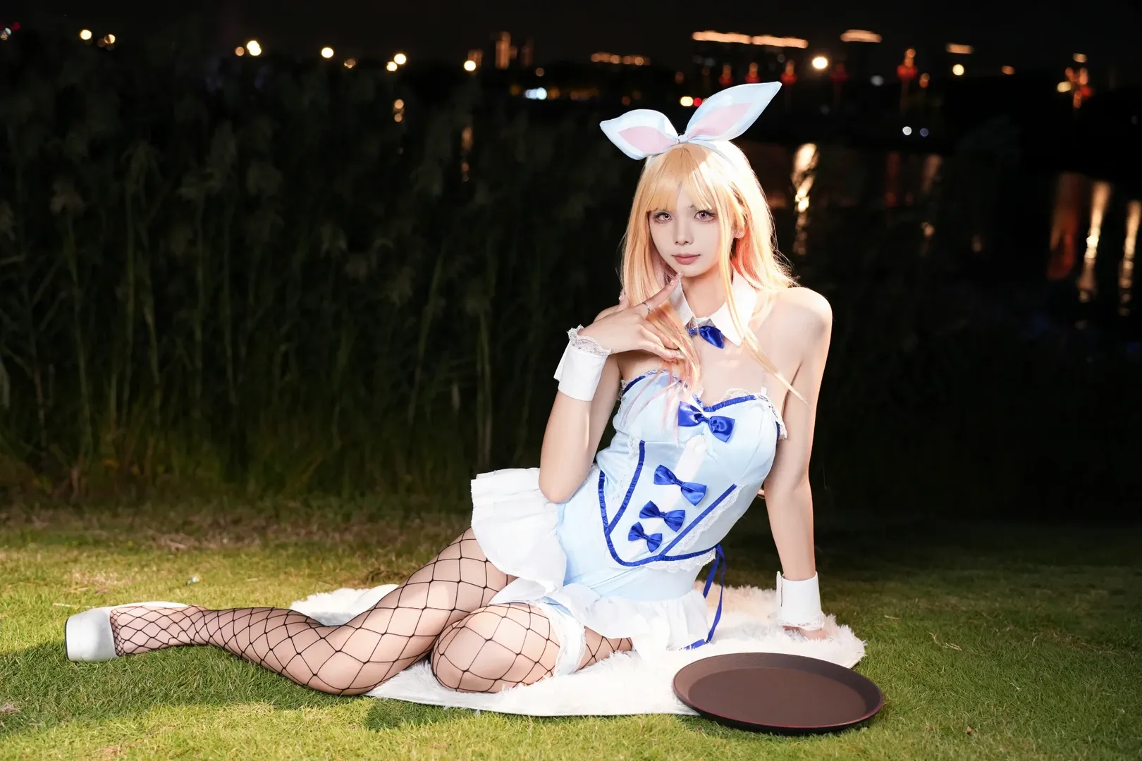 Night portrait, Chengdu World Line Anime Exhibition, Marin Kitagawa cosplay, My Dress-Up Darling, Bunny girl cosplay - Image 5