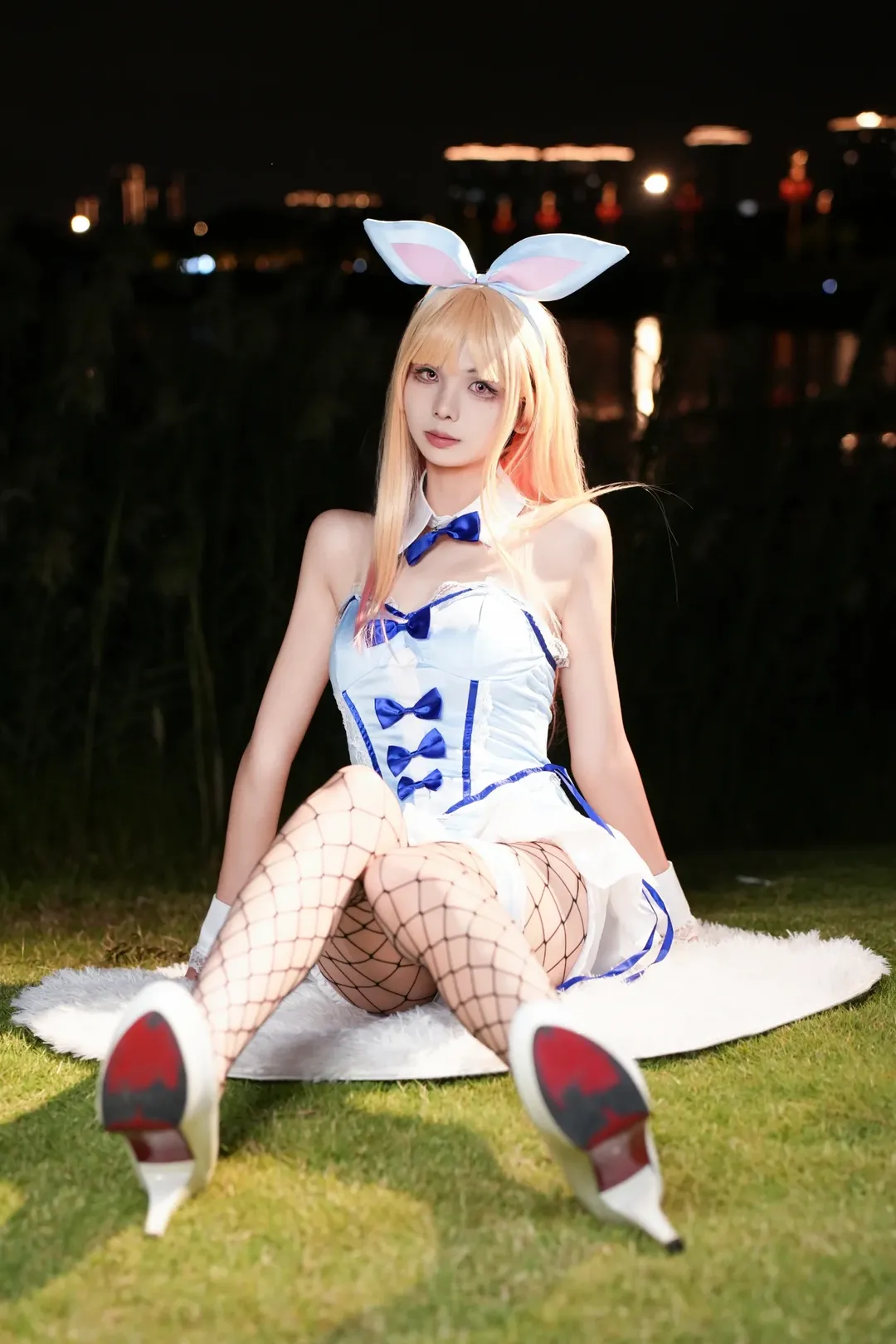 Night portrait, Chengdu World Line Anime Exhibition, Marin Kitagawa cosplay, My Dress-Up Darling, Bunny girl cosplay - Image 6