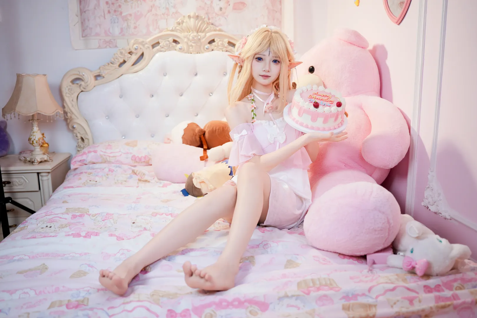 エルフ コスプレ, おうちフォト, 二次元少女撮影, ピンク・白系コスプレ衣装, 裸足の雰囲気 - 9枚目