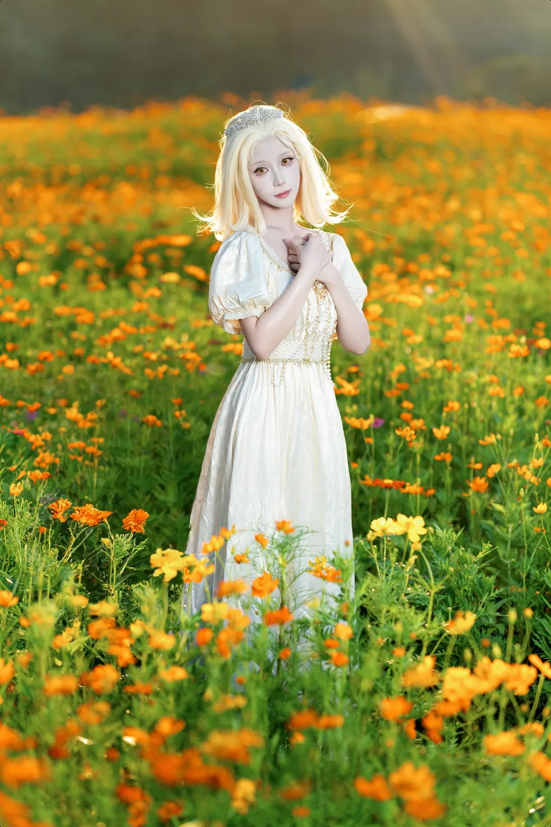 cosplay摄影, 兴隆湖格桑花海, 白色连衣裙写真, 蓝调人像, 花海出片 - 第1张