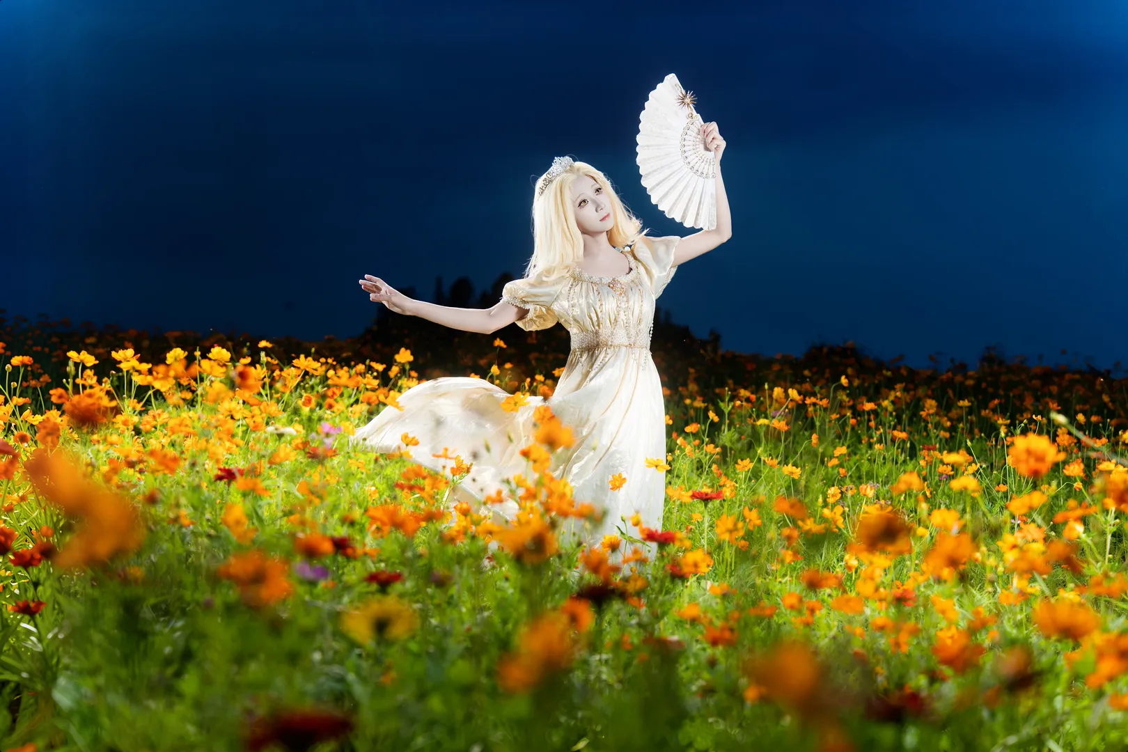 cosplay摄影, 兴隆湖格桑花海, 白色连衣裙写真, 蓝调人像, 花海出片 - 第4张