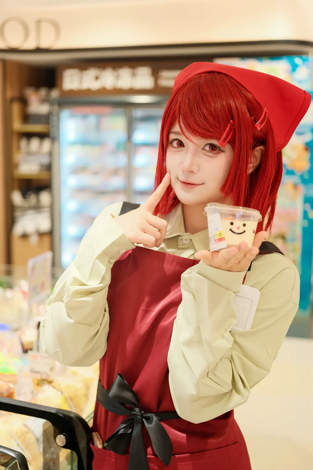 cosplay日常, 山田小姐cos, 紅髮假髮, 在超市後門吸菸的二人, 超市寫真 - 第2張