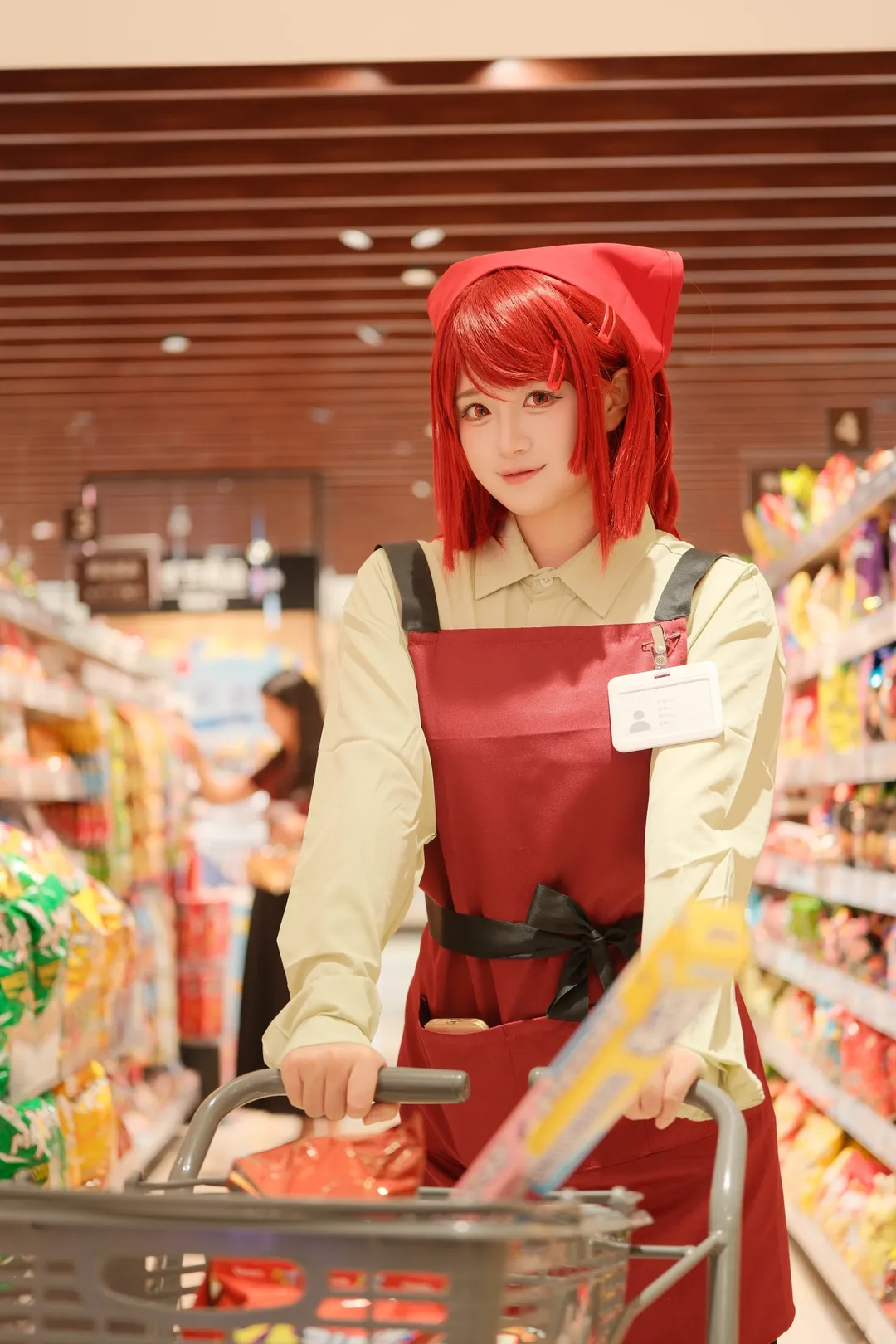 cosplay日常, 山田小姐cos, 紅髮假髮, 在超市後門吸菸的二人, 超市寫真 - 第3張