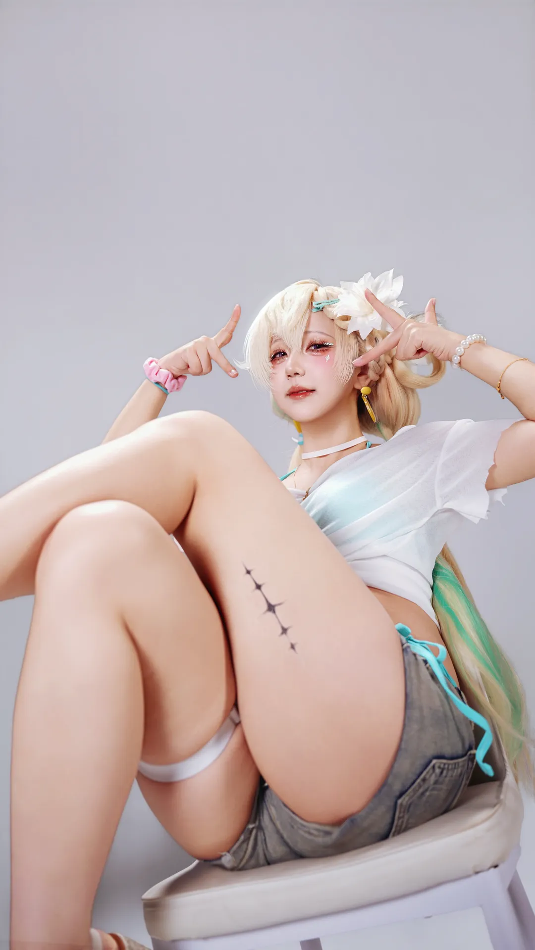 鸣潮, 琳奈cos, 泳装cosplay, 二次元穿搭, 白棚摄影