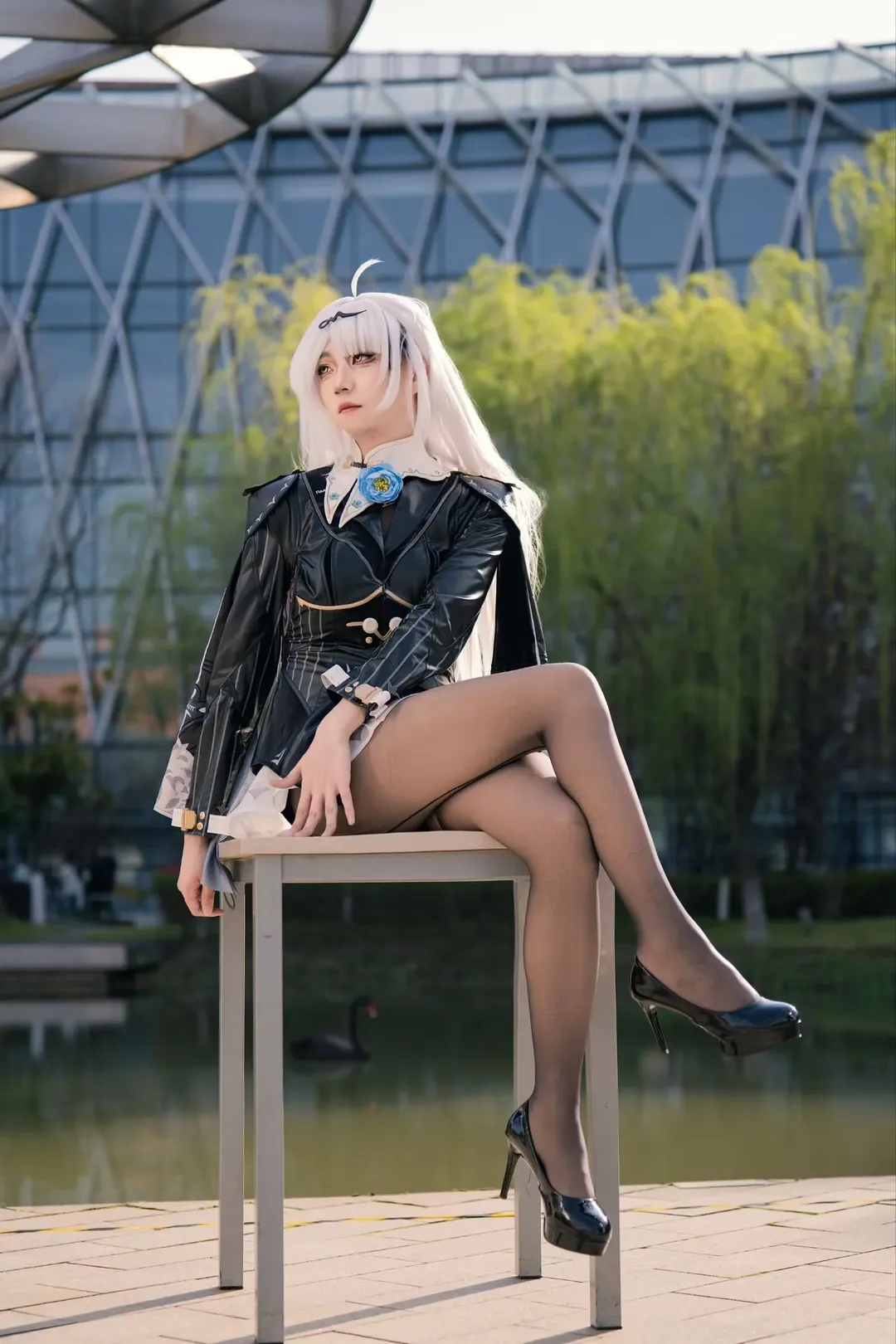cosplay, 户外摄影, 丝袜穿搭, 漆皮外套, 银白发