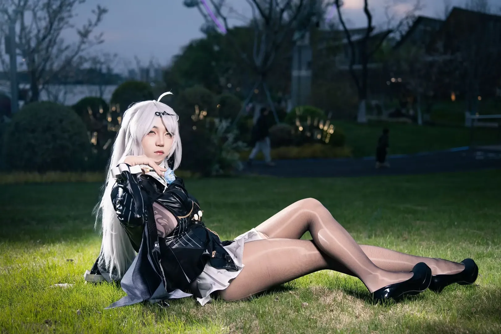 cosplay, 户外摄影, 丝袜穿搭, 漆皮外套, 银白发 - 第2张