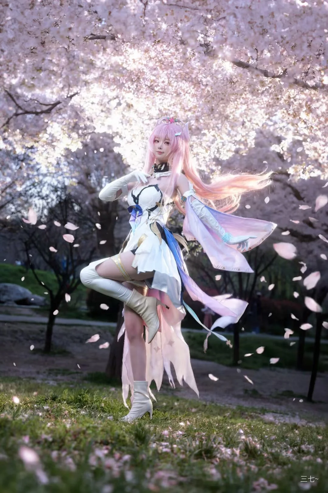 爱莉希雅cos, 原神, cosplay, 外景摄影, 春日樱花 - 第1张