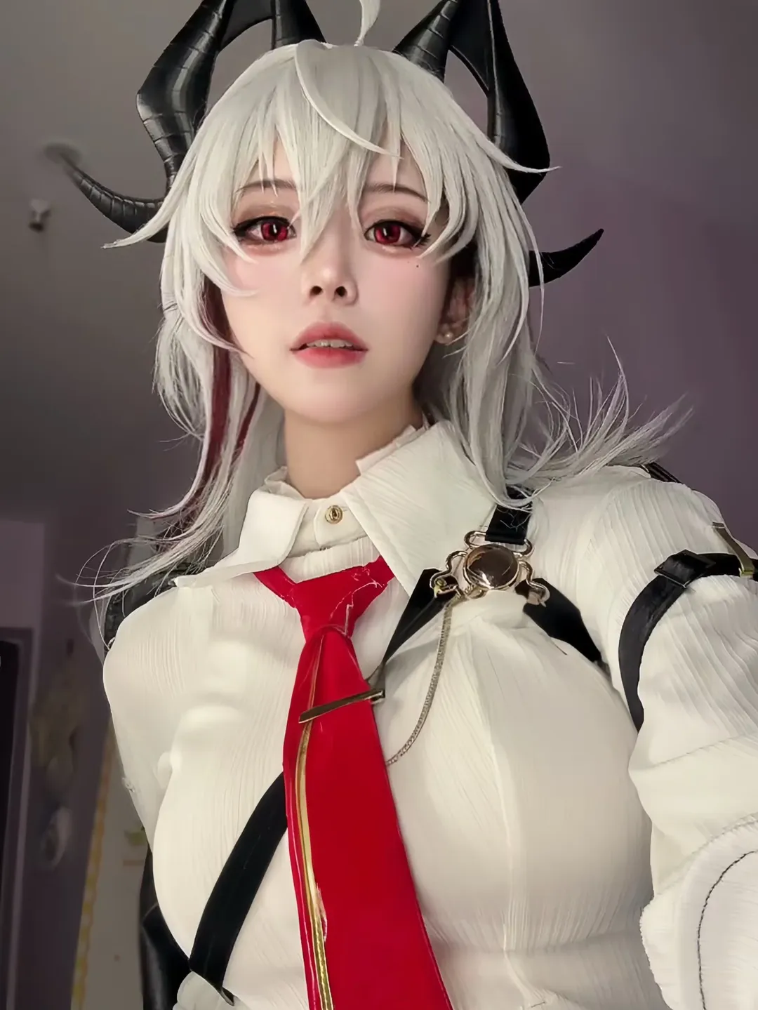 二次元撮影, コスプレコーディネート, 白髪赤眼, 支配の律者コスプレ, アイメイクの組み合わせ