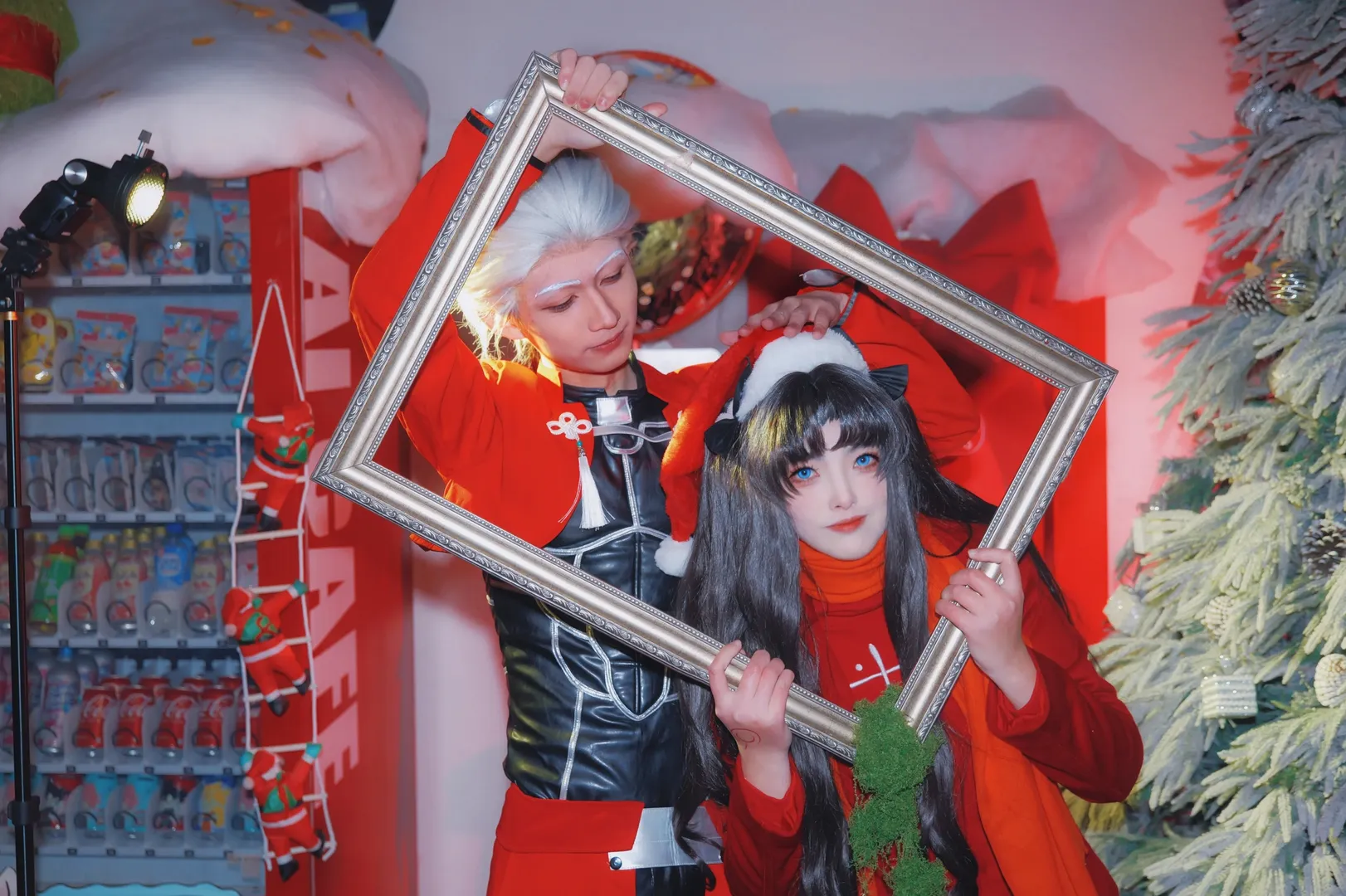 红黑配色, 棚拍写真, 圣诞cosplay, 假发美瞳, 银发黑发 - 第6张