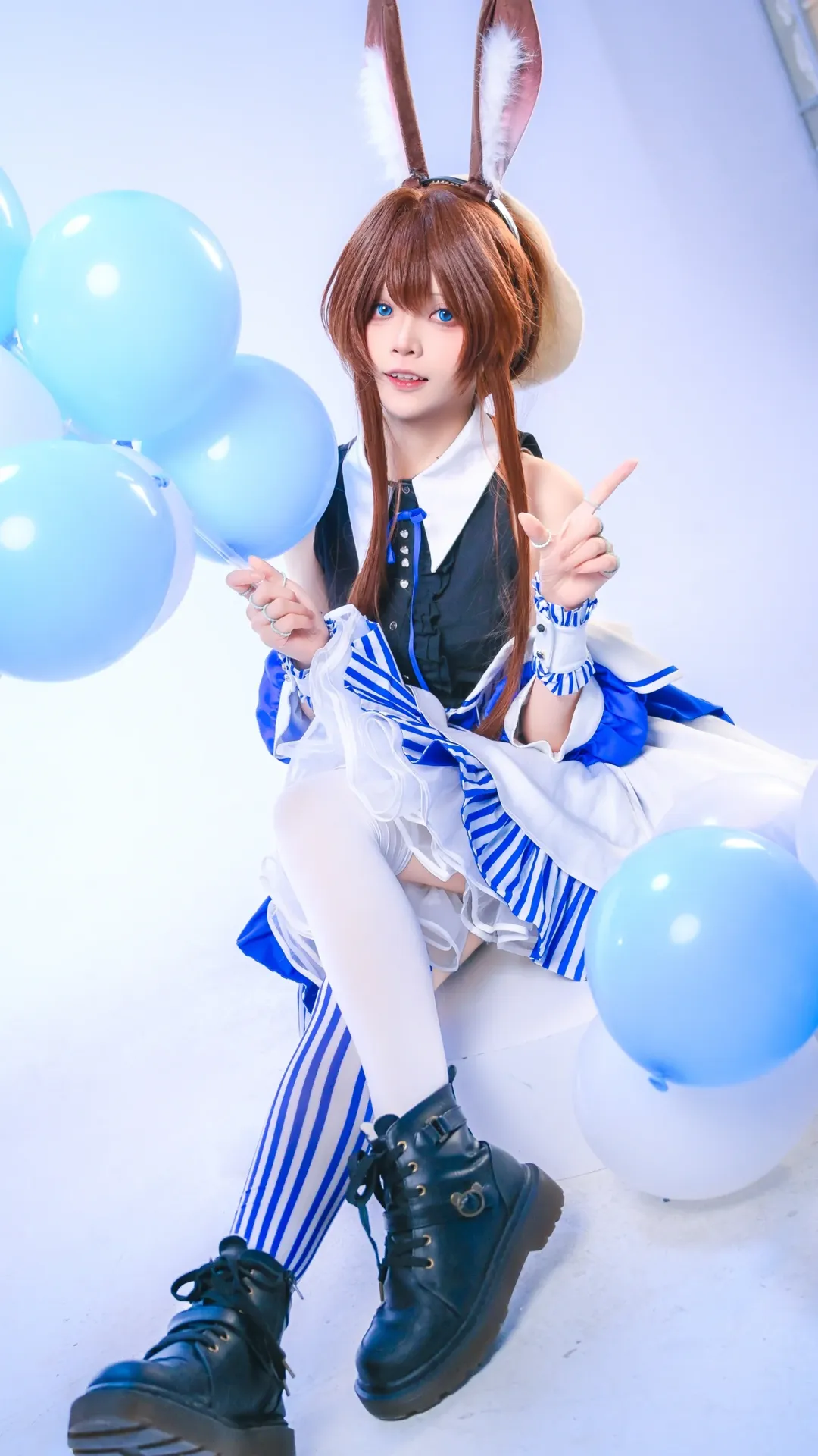 うさ耳衣装, アークナイツ, アーミヤ コスプレ, コスプレ撮影, 青白ストライプ
