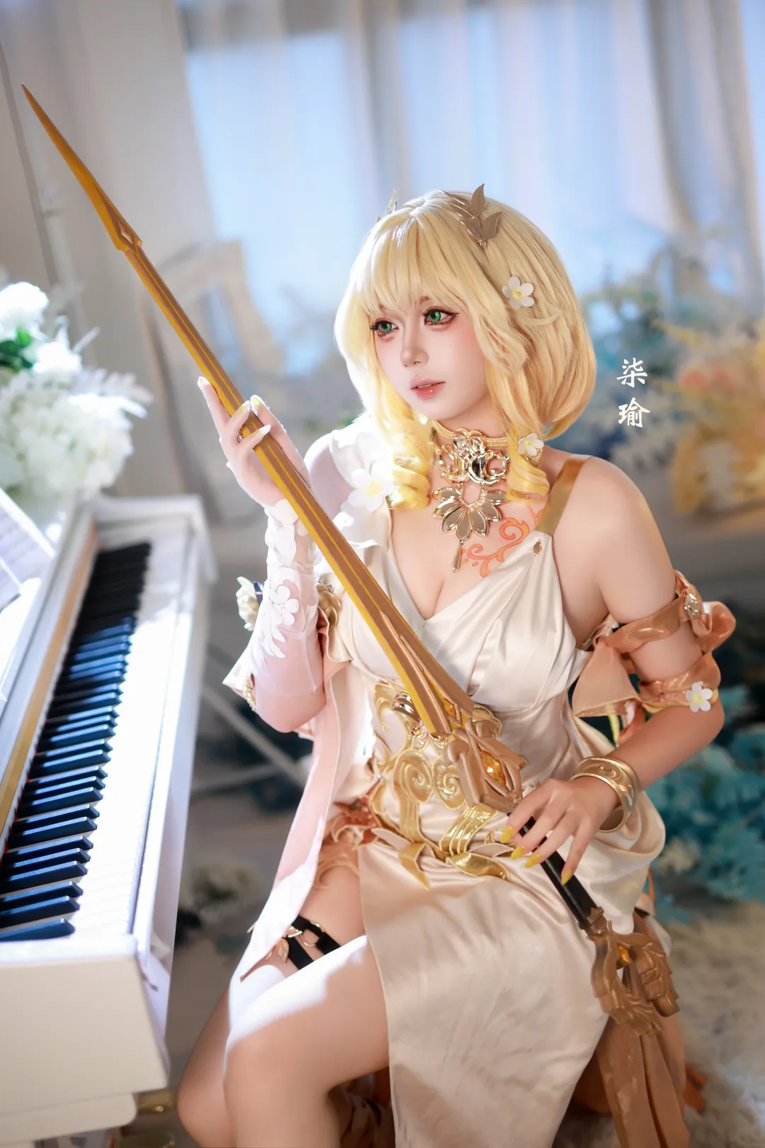 アグライア コスプレ, 崩壊：スターレイル, オンファロス, コスプレ撮影, 金の槍 - 2枚目