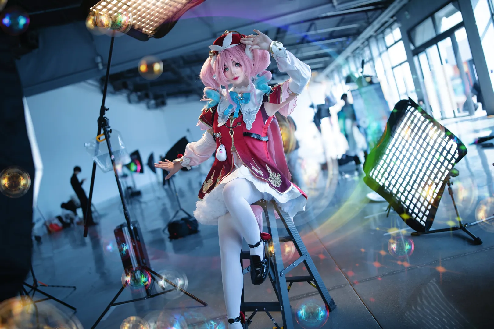 Honkai: Star Rail, Hyacinthia cosplay, Cosplay convention photos, White thigh-highs outfit, Anime style studio photoshoot