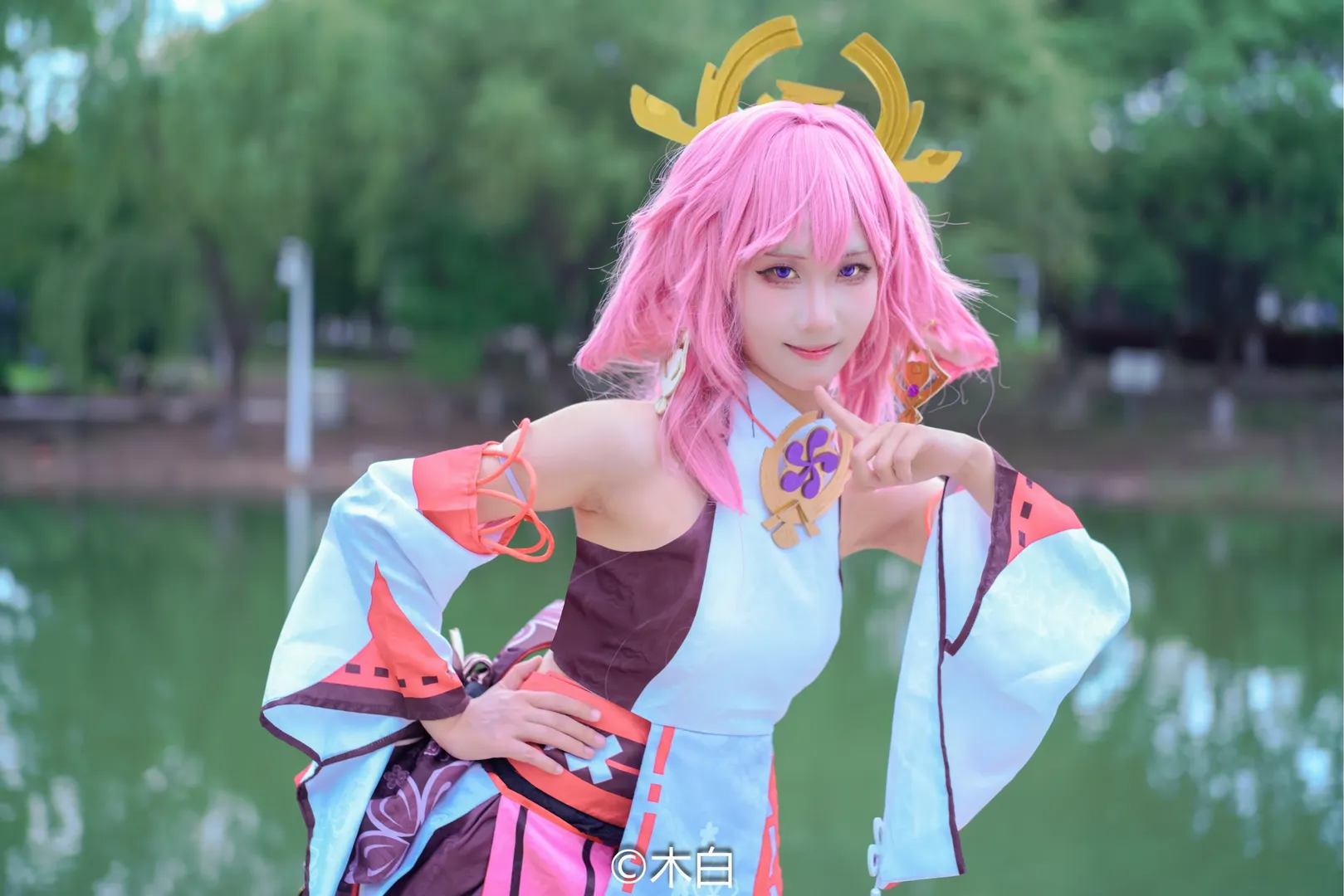 Genshin Impact, Yae Miko cosplay, Anime-style photo set, Outdoor cosplay photography, Pink hair cosplay