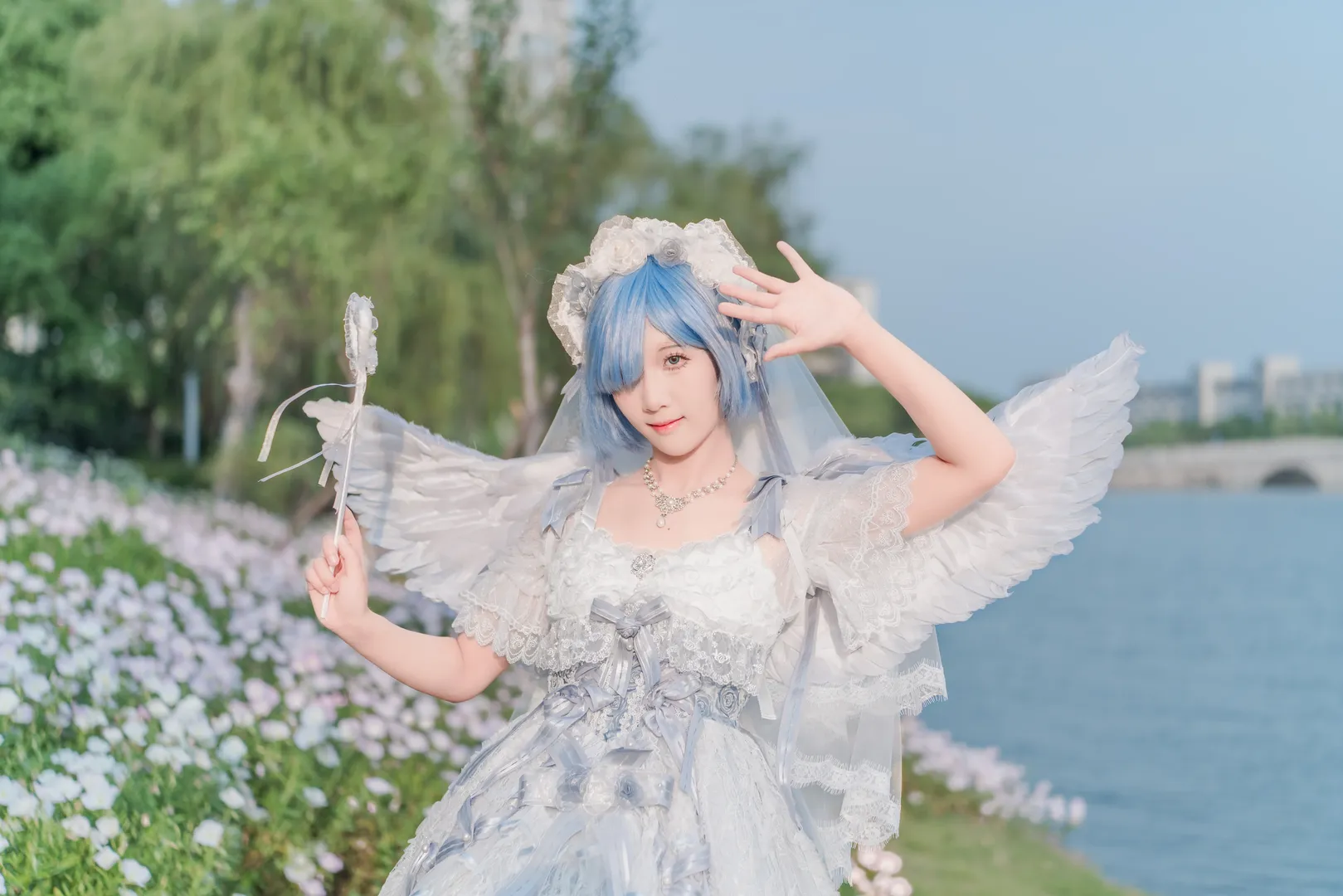 二次元コスプレ, レム コスプレ, Re:ゼロから始める異世界生活, ポーズ参考, 月見草畑の撮影 - 2枚目