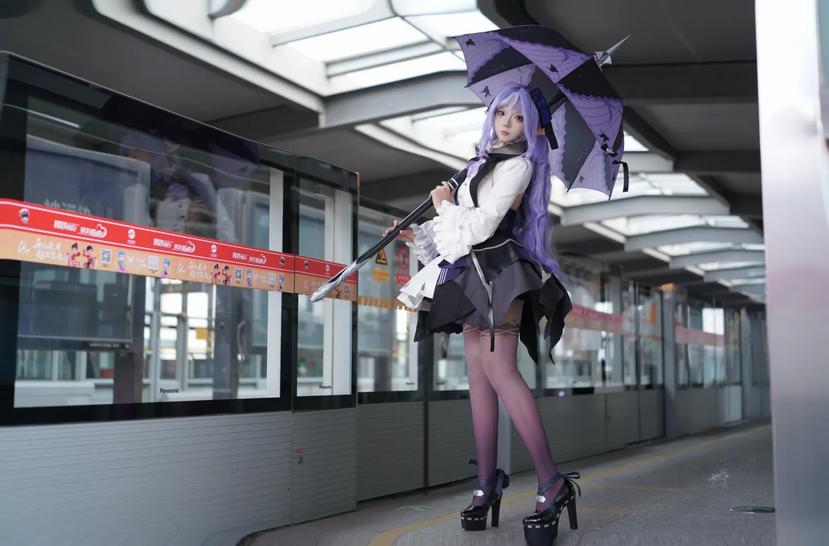 Zenless Zone Zero, Anime-style photography, Vivian cosplay, Gothic style outfit, Platform on-location photography - Image 2