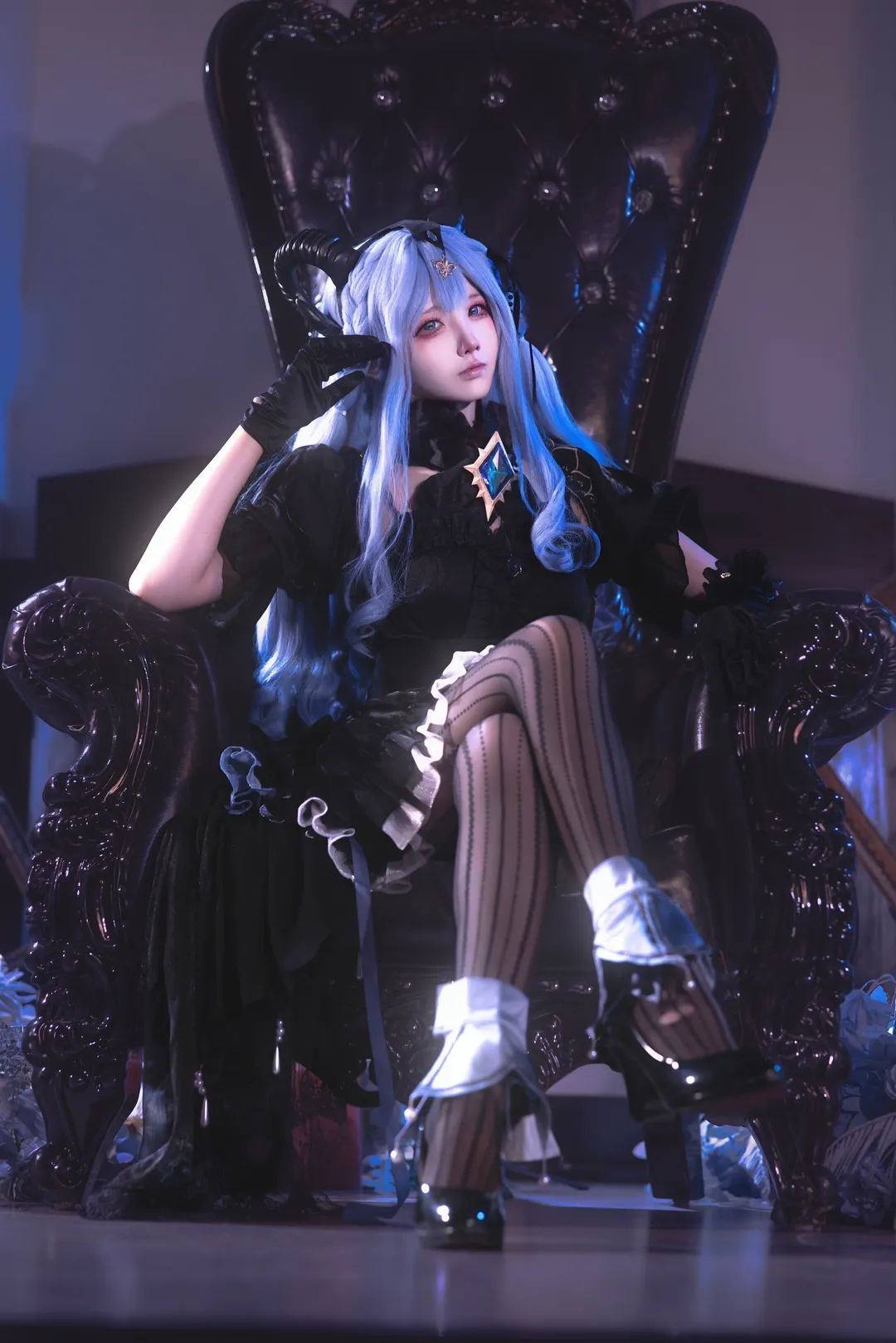 丰川祥子cos, 明日方舟, cosplay摄影, 蓝发cos, 暗黑哥特风