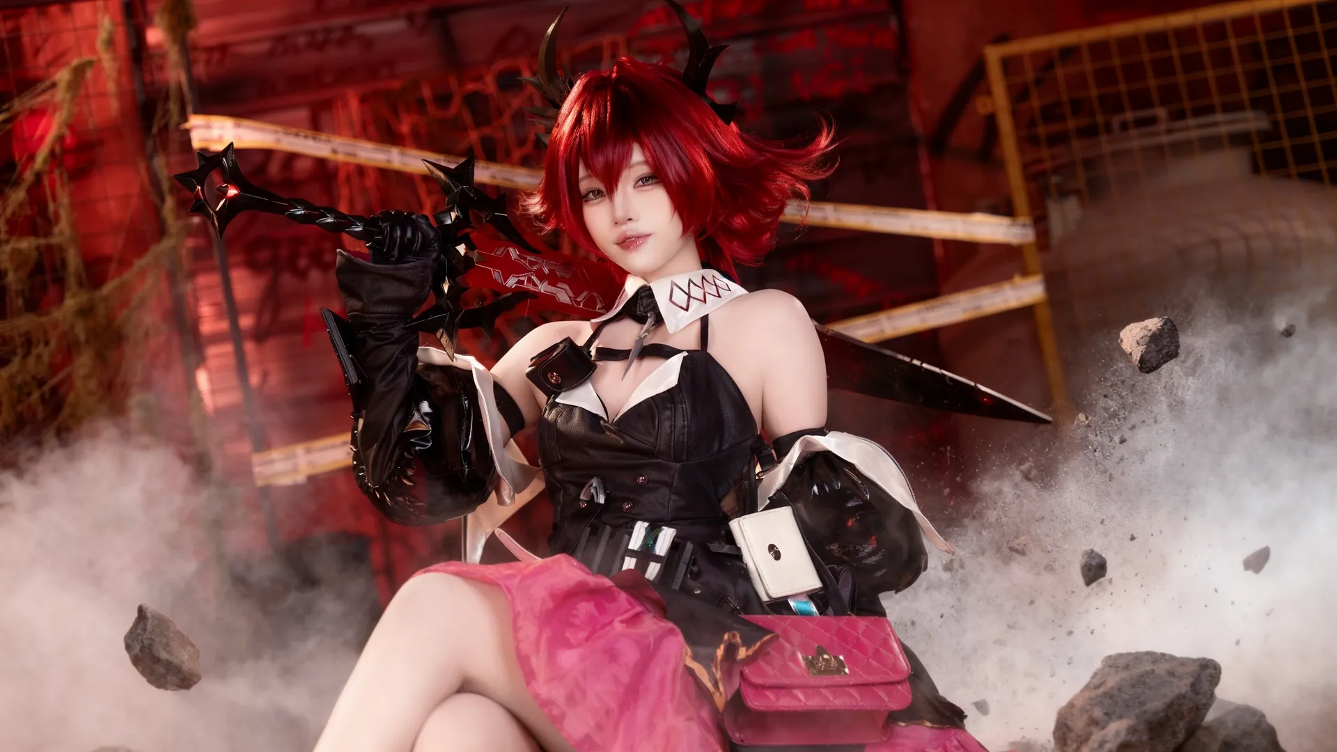 コスプレ, アークナイツ：エンドフィールド, レーヴァテイン コスプレ, 廃墟風撮影, 赤髪の女剣士 - 6枚目