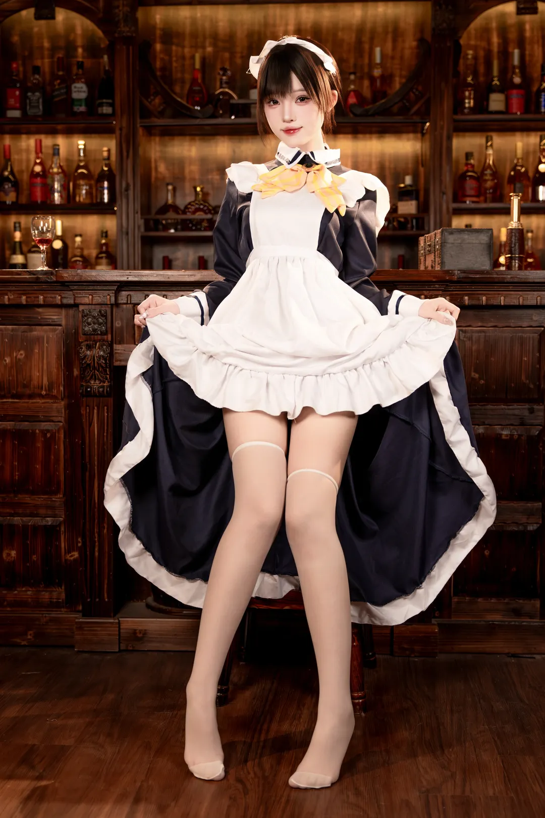 四季夏目cos, galgame, 白丝穿搭, 女仆装cos, 复古酒吧摄影