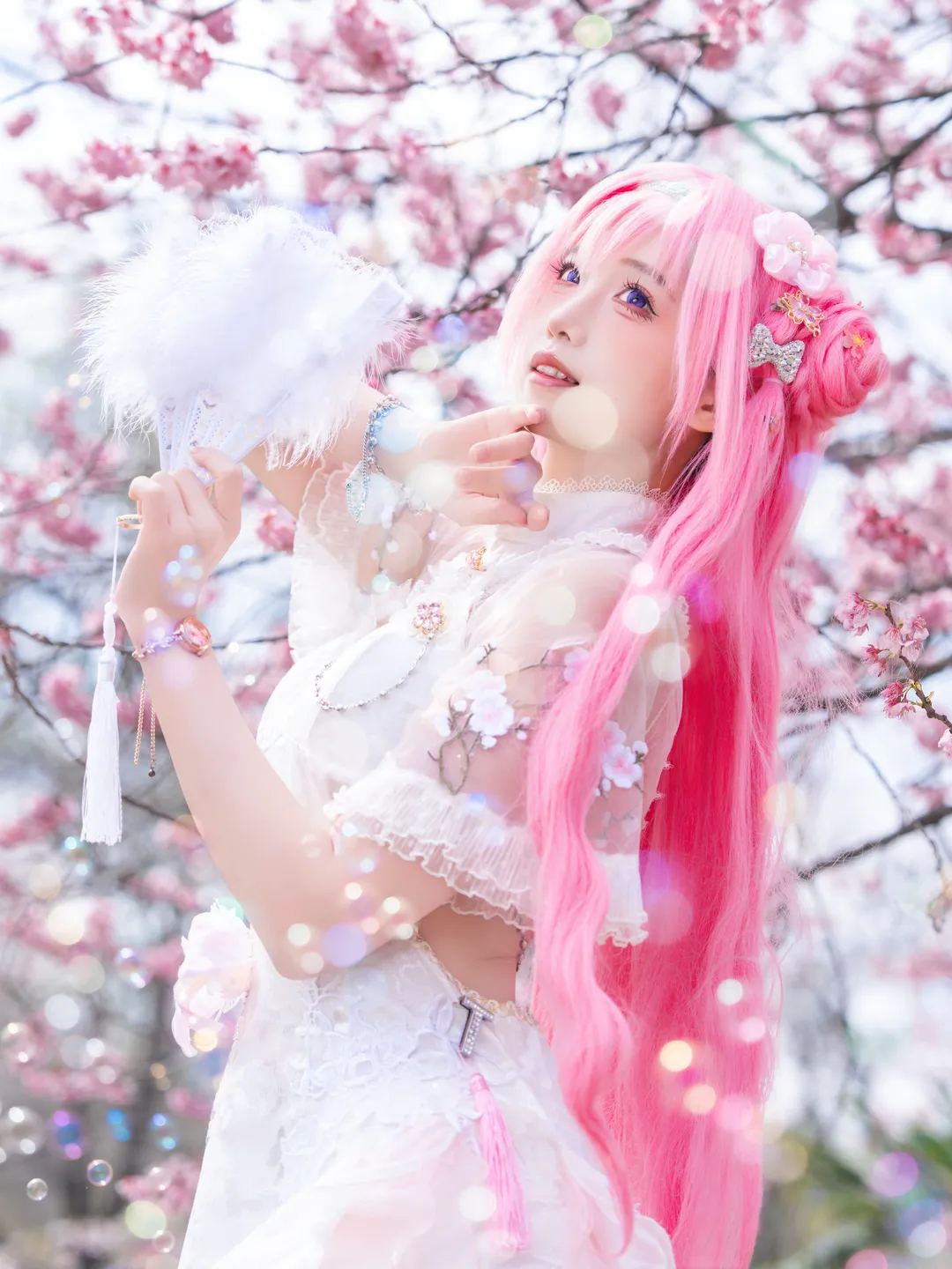 胜利女神Nikke, 二次元cos, 旗袍造型, 桃乐丝cos, 樱花写真 - 第1张