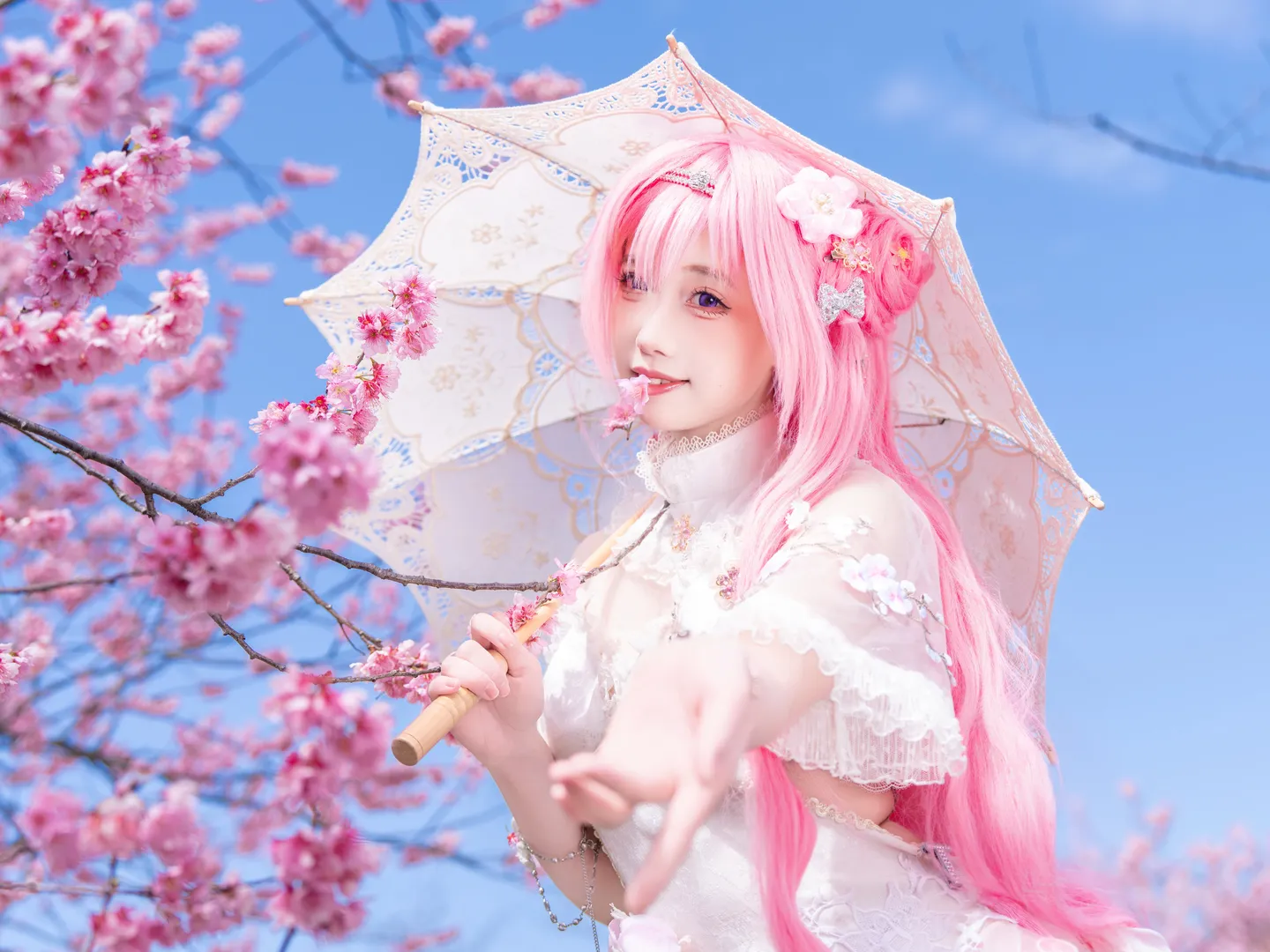胜利女神Nikke, 二次元cos, 旗袍造型, 桃乐丝cos, 樱花写真 - 第3张