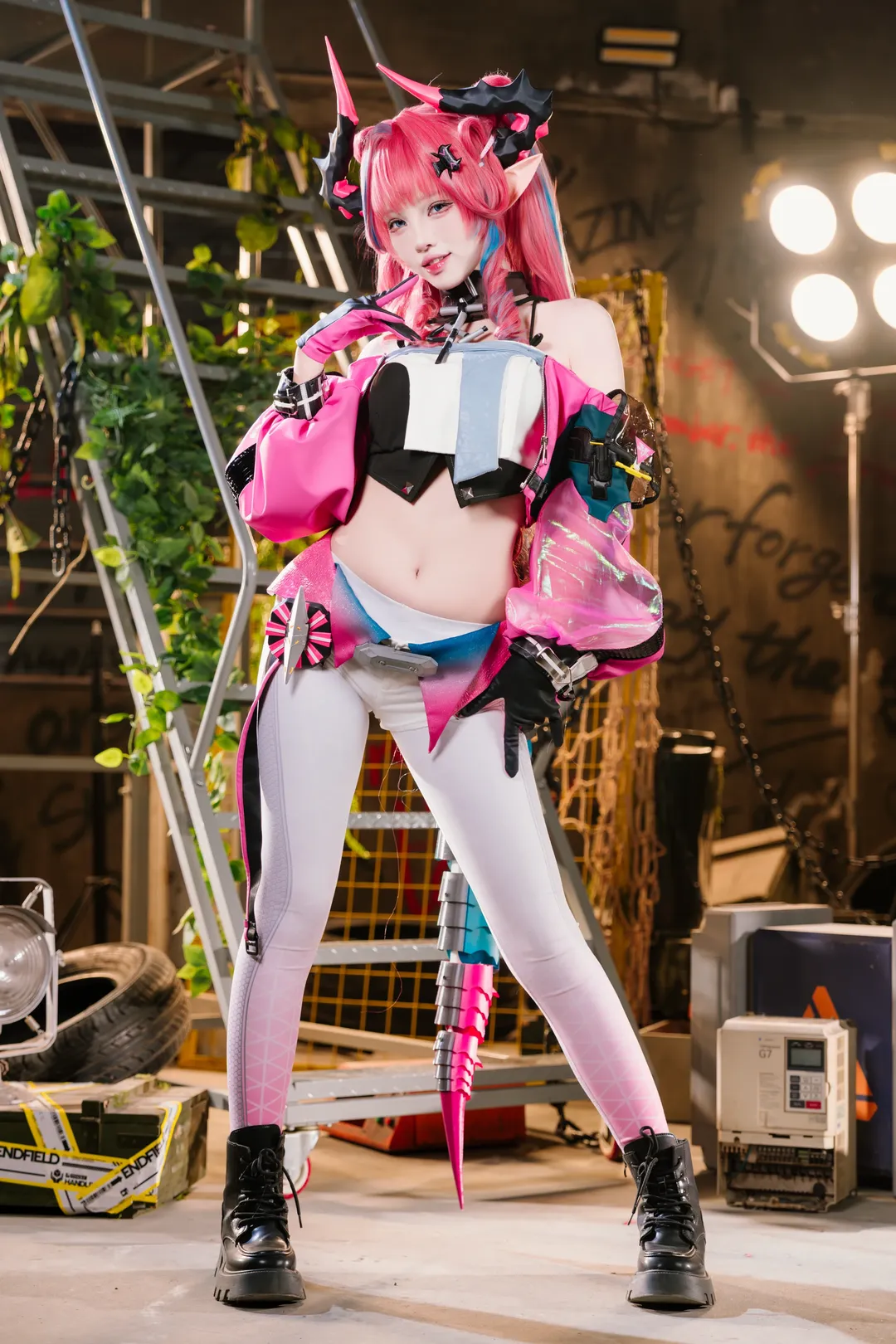 二次元コスプレ, アークナイツ：エンドフィールド, イヴォンヌ コスプレ, インダストリアル写真, コスプレイヤーの日常 - 1枚目