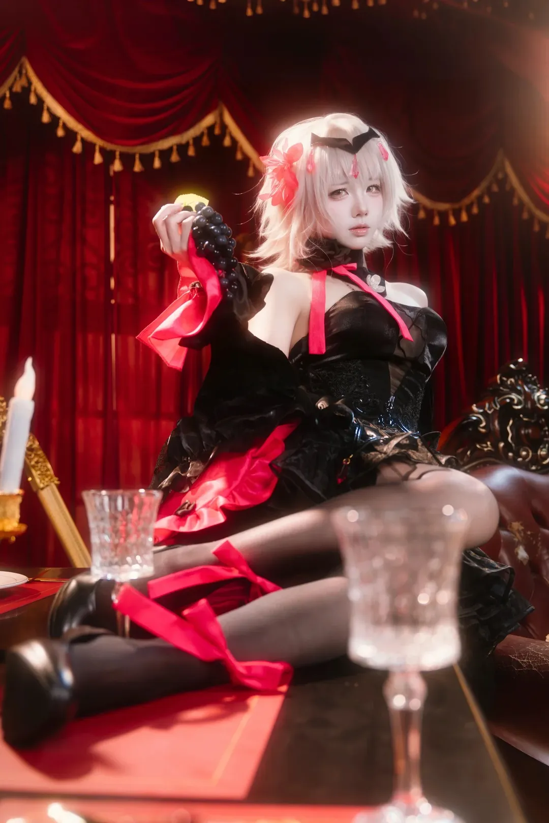 二次元撮影, コスプレ写真, Fate/Grand Order, ジャンヌ・ダルク（オルタ）コスプレ, 赤と黒の配色 - 4枚目