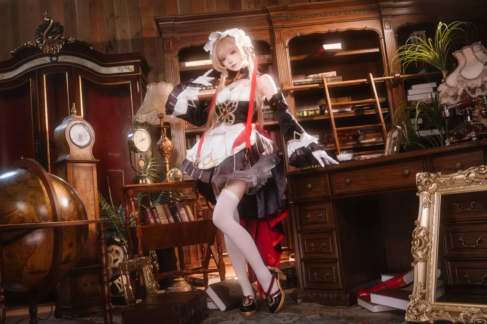 サンドローネ コスプレ, 原神, 二次元撮影, レトロな書斎, 白タイツロリータドレス - 2枚目