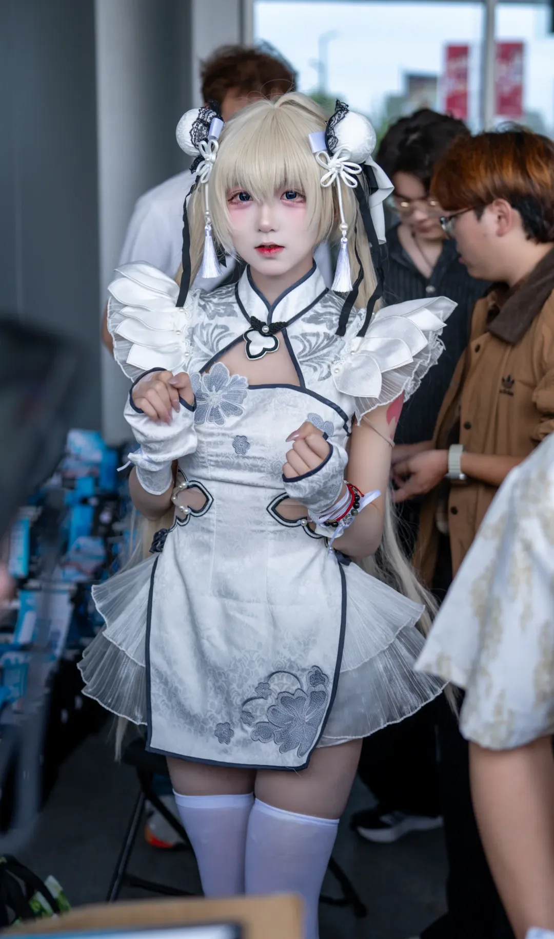 漫展返图, 殷紫萍cos, 二次元妆造, 国风cosplay, 白旗袍 - 第2张