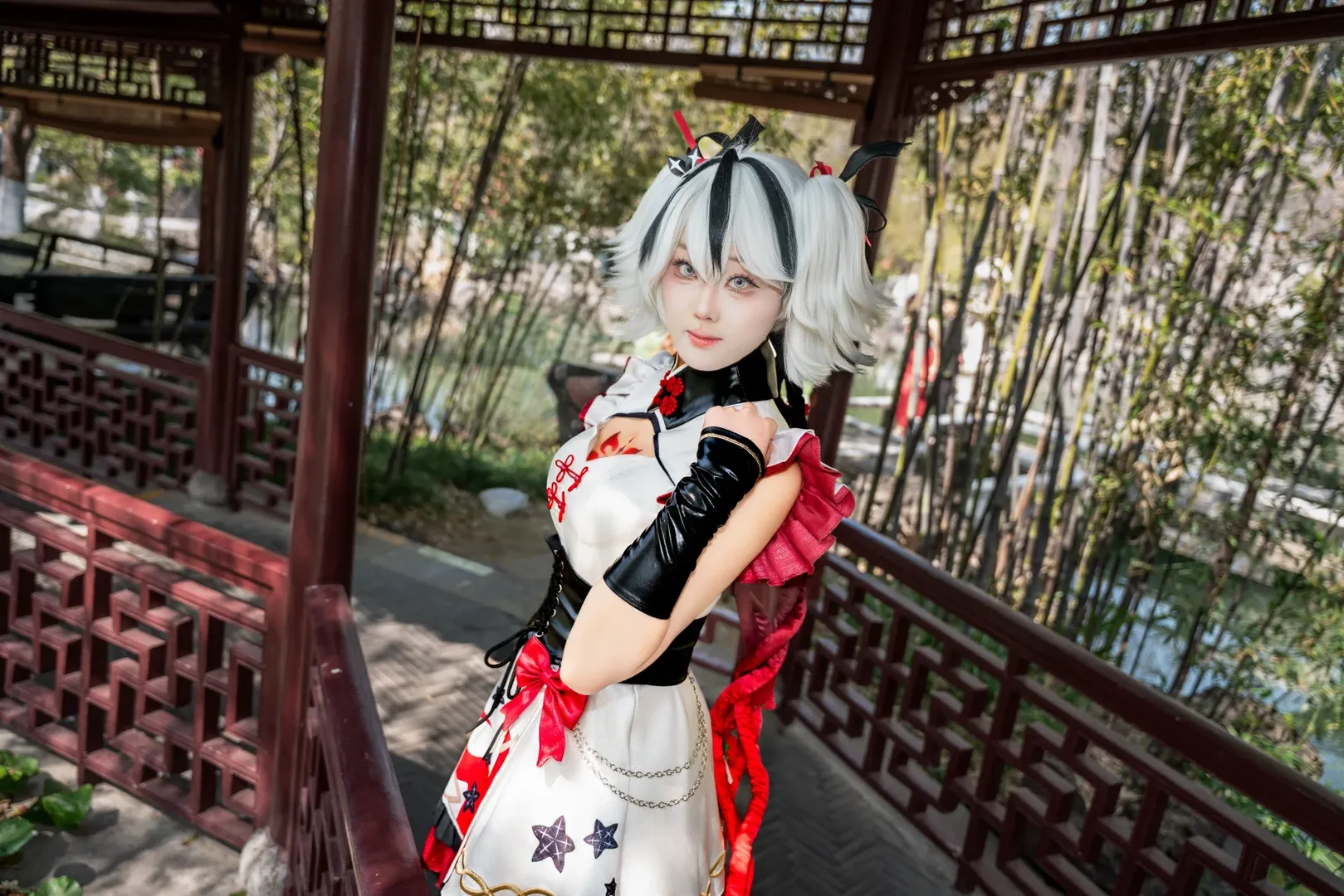 鳴潮, 二次元メイク, コスプレ撮影, ツバキコスプレ, 中国風庭園 - 4枚目