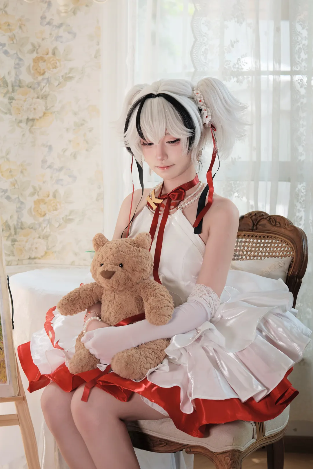 鸣潮, cosplay摄影, 双马尾造型, 椿cos, 白裙穿搭 - 第1张
